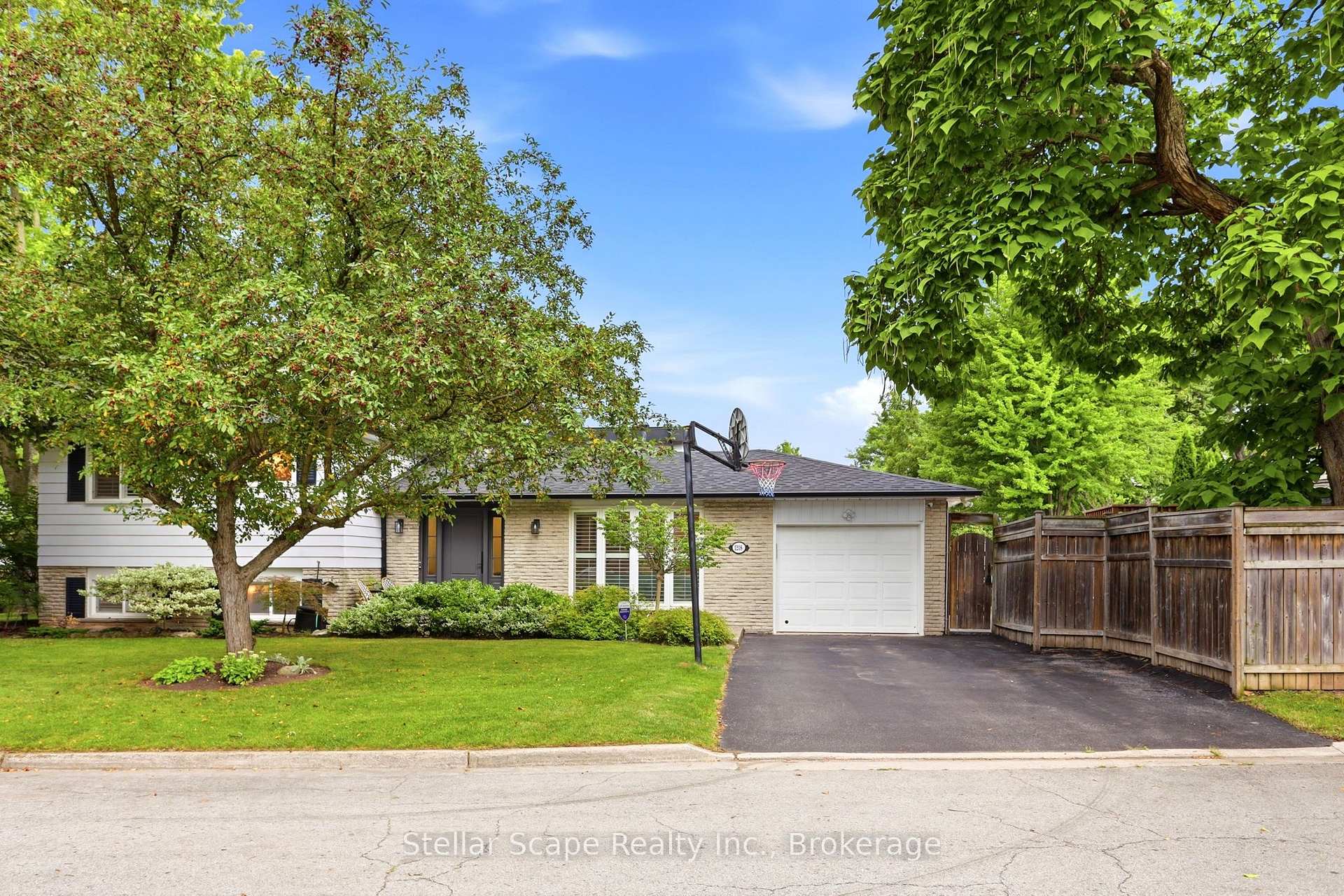Photo 1 of 1218 Oxlow Drive, Oakville, College Park — HOMEH
