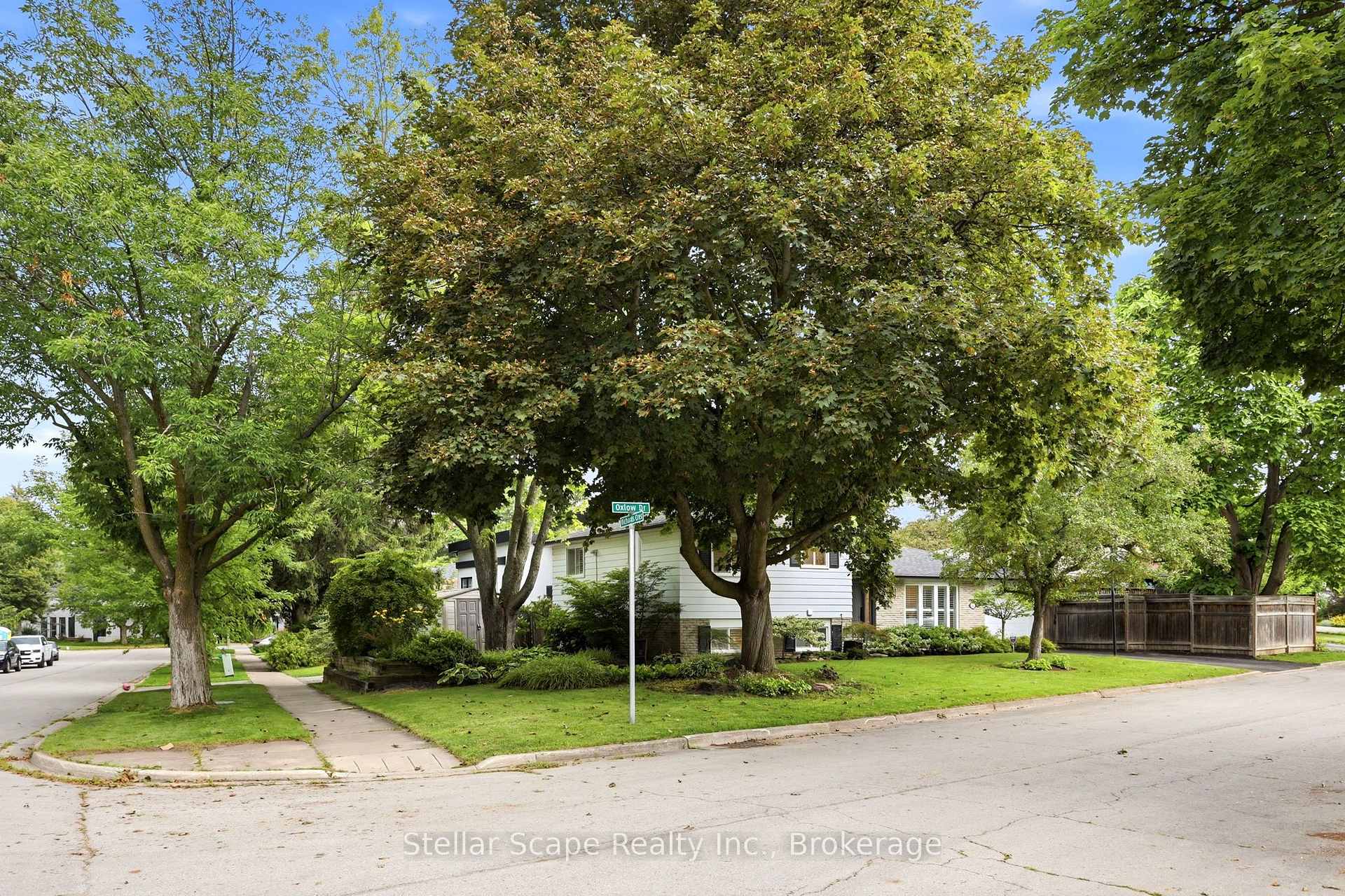 Photo 2 of 1218 Oxlow Drive, Oakville, College Park — HOMEH