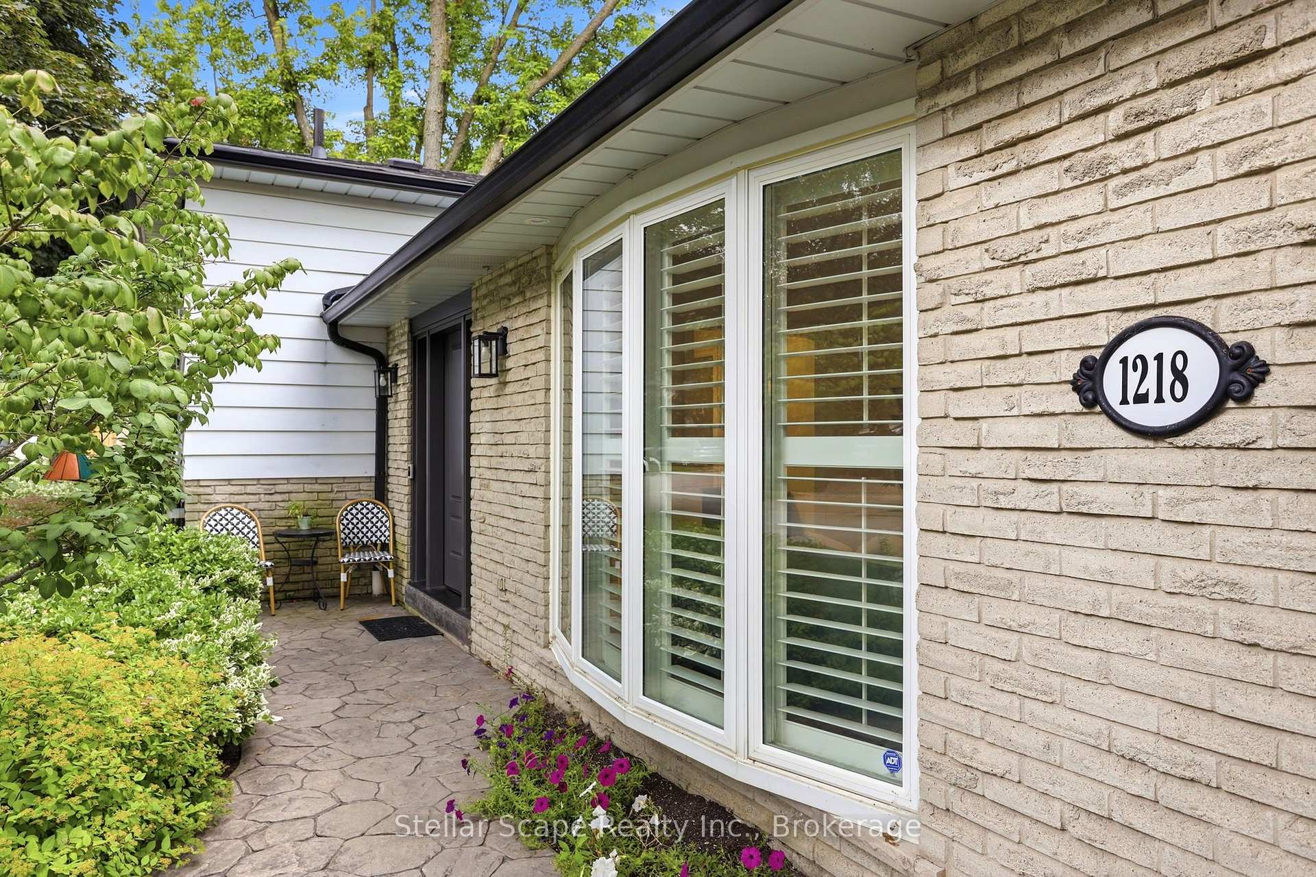 Photo 5 of 1218 Oxlow Drive, Oakville, College Park — HOMEH