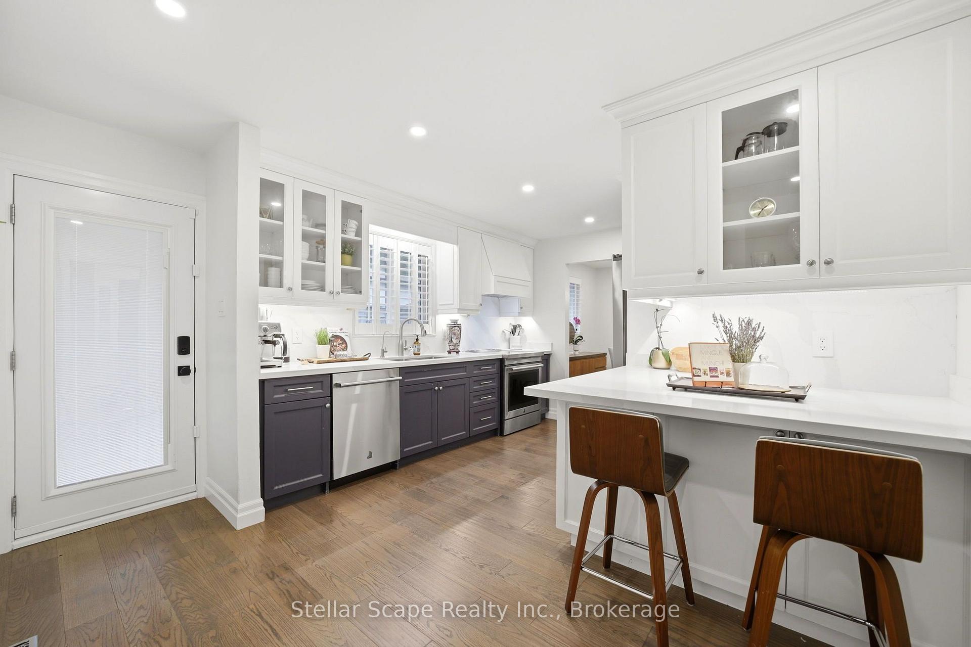 Photo 10 of 1218 Oxlow Drive, Oakville, College Park — HOMEH