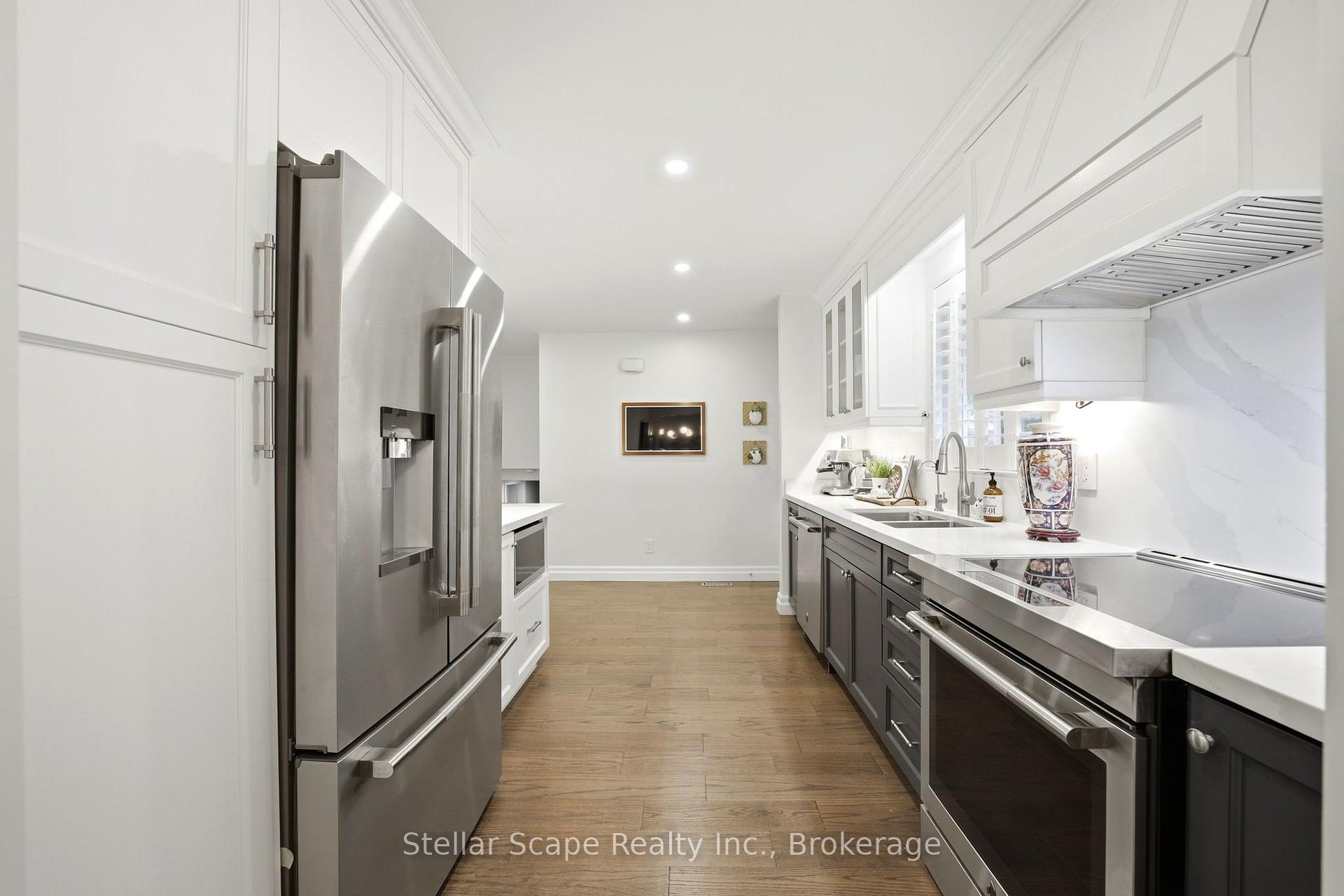 Photo 12 of 1218 Oxlow Drive, Oakville, College Park — HOMEH