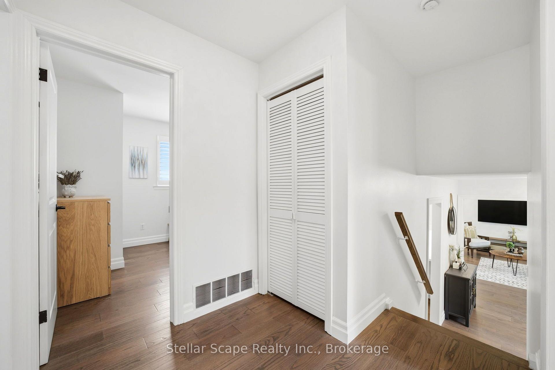Photo 17 of 1218 Oxlow Drive, Oakville, College Park — HOMEH