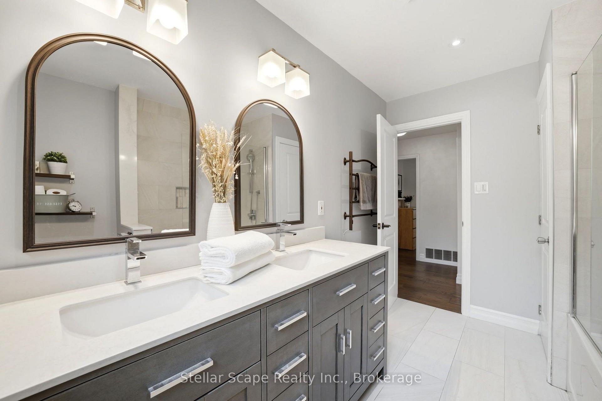 Photo 21 of 1218 Oxlow Drive, Oakville, College Park — HOMEH