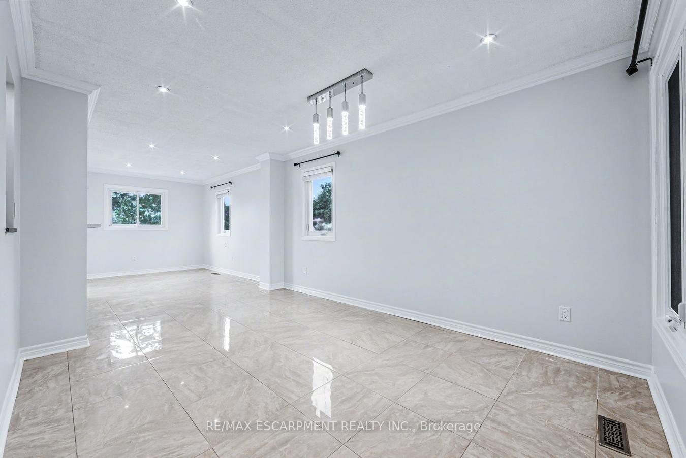 Photo 4 of 2790 Huntingdon Trail, Oakville, Clearview — HOMEH