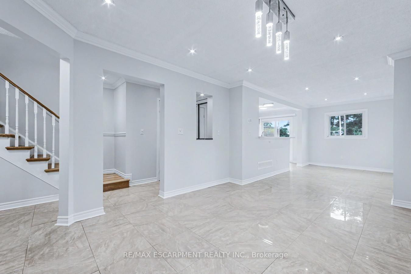 Photo 5 of 2790 Huntingdon Trail, Oakville, Clearview — HOMEH