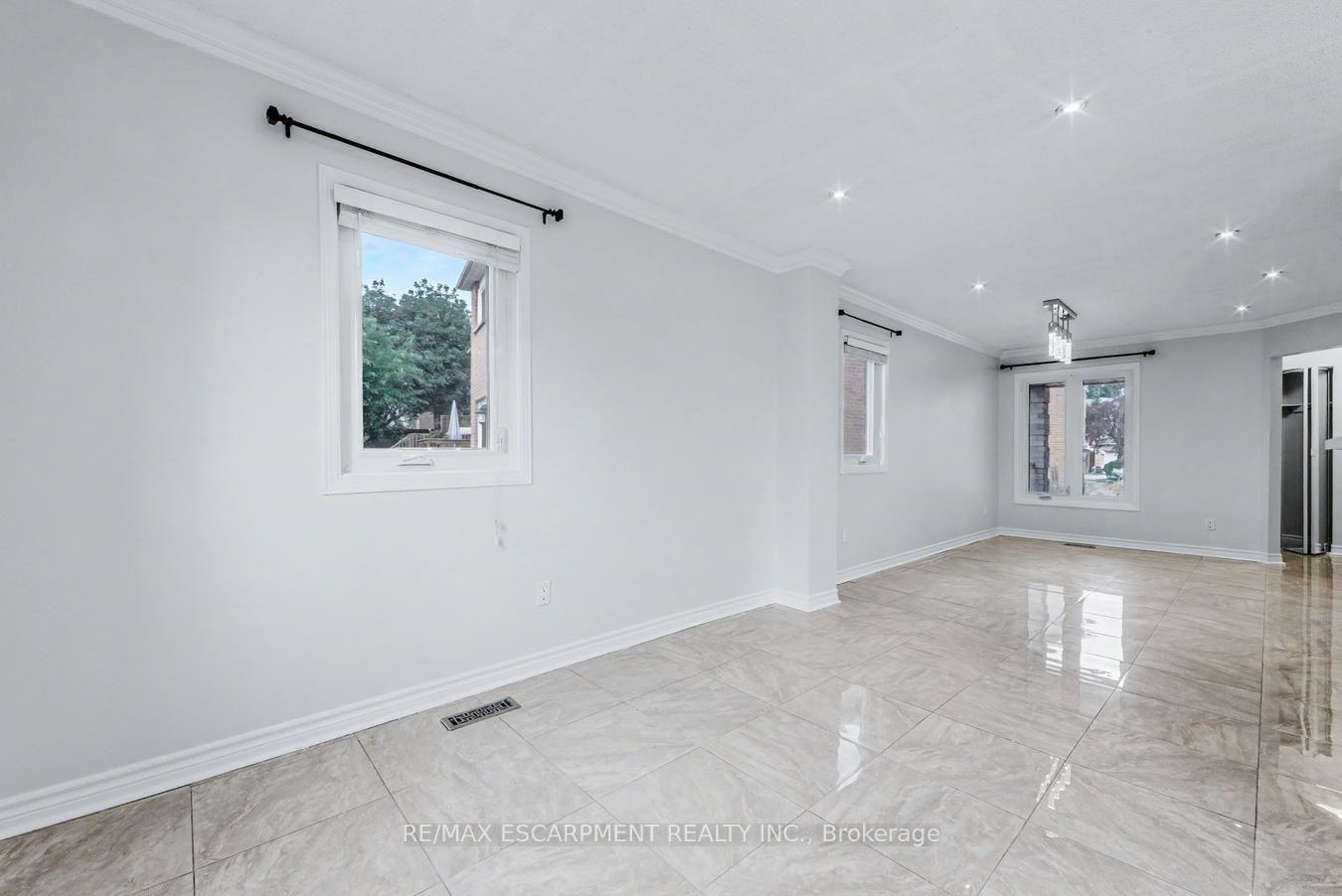 Photo 7 of 2790 Huntingdon Trail, Oakville, Clearview — HOMEH
