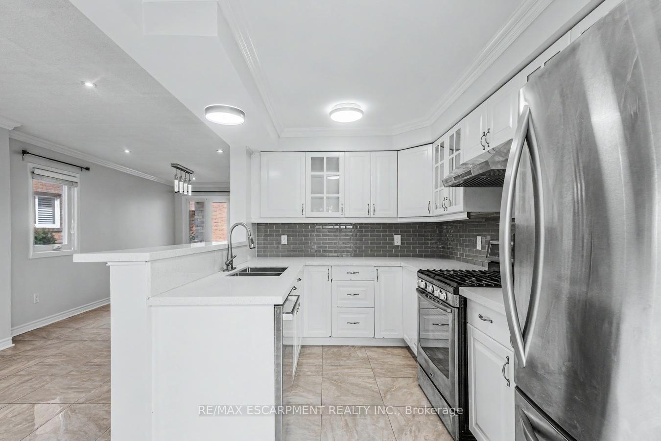 Photo 8 of 2790 Huntingdon Trail, Oakville, Clearview — HOMEH