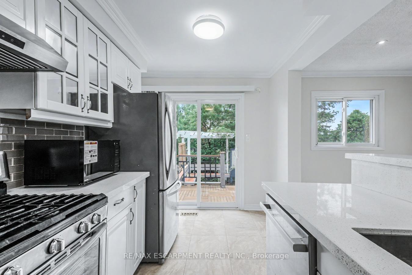 Photo 9 of 2790 Huntingdon Trail, Oakville, Clearview — HOMEH
