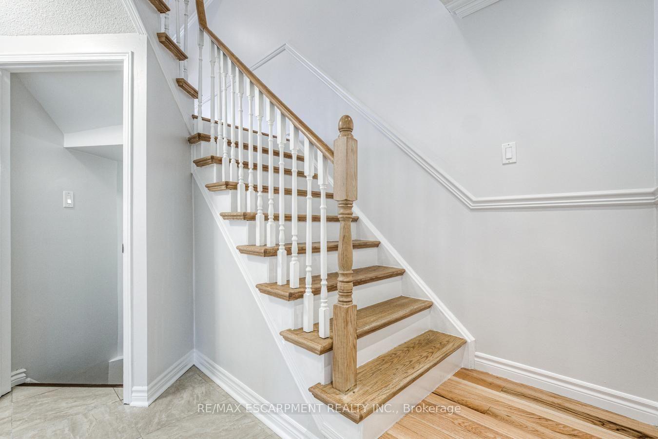 Photo 11 of 2790 Huntingdon Trail, Oakville, Clearview — HOMEH