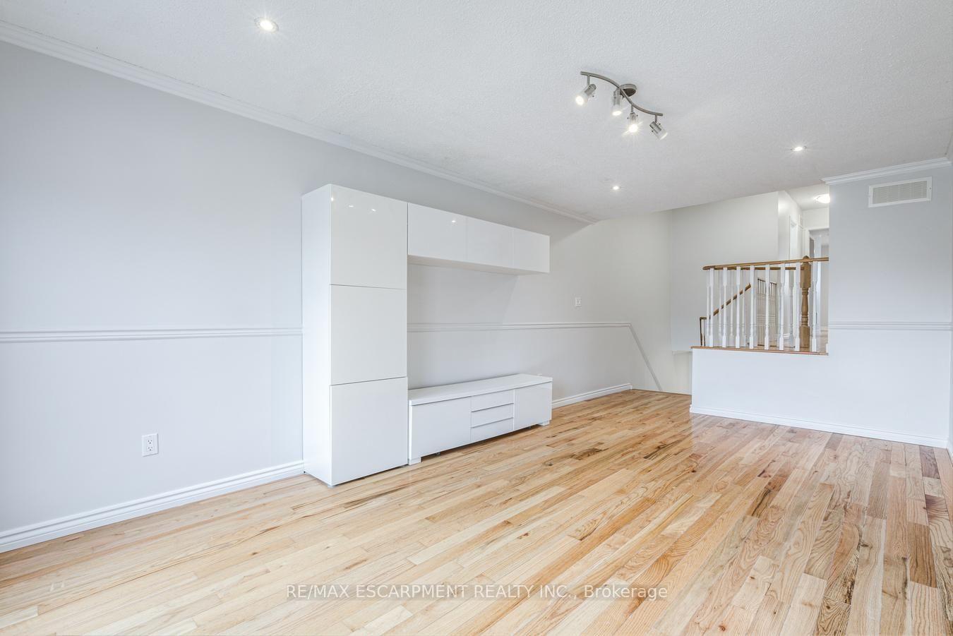Photo 13 of 2790 Huntingdon Trail, Oakville, Clearview — HOMEH
