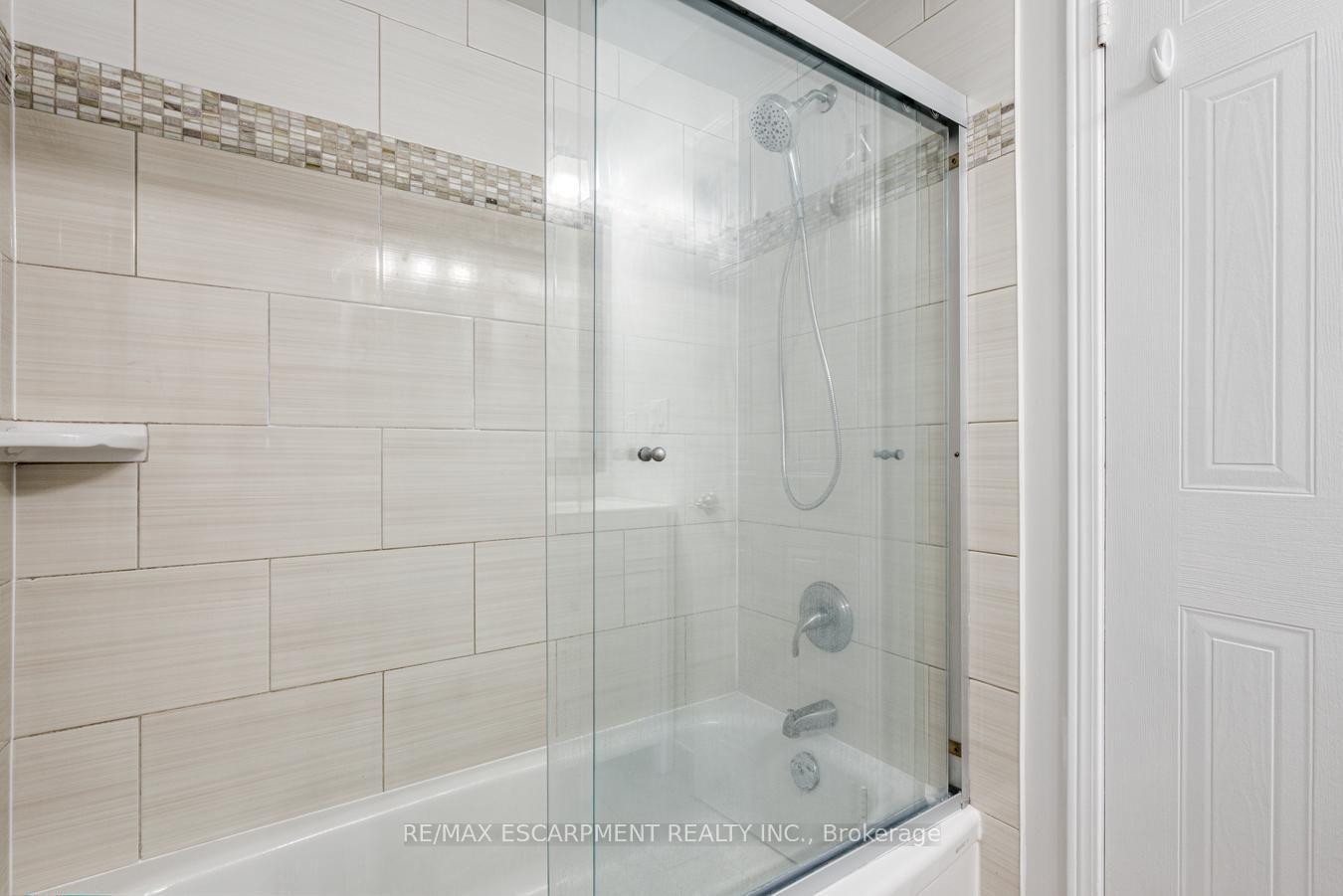 Photo 18 of 2790 Huntingdon Trail, Oakville, Clearview — HOMEH