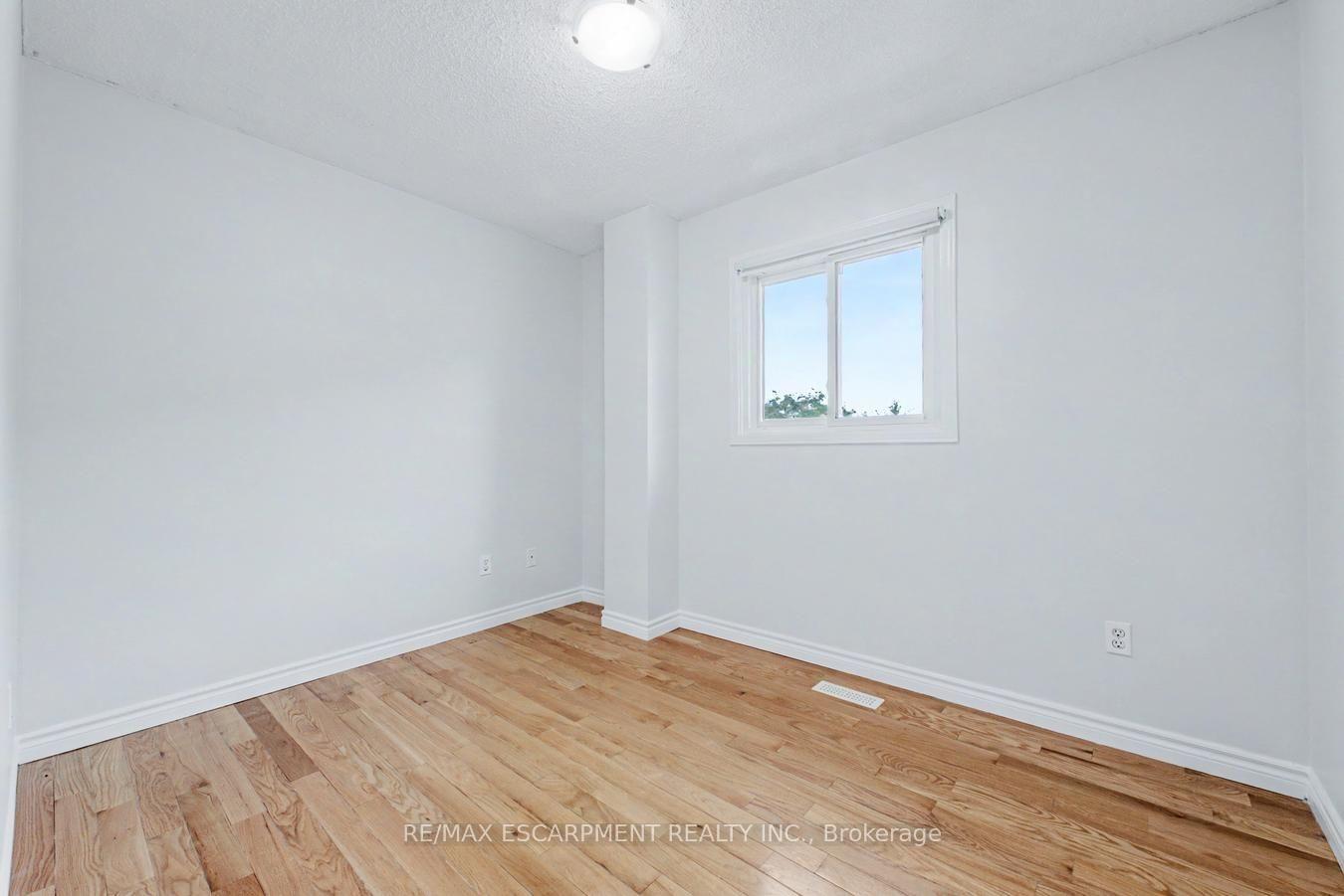 Photo 21 of 2790 Huntingdon Trail, Oakville, Clearview — HOMEH
