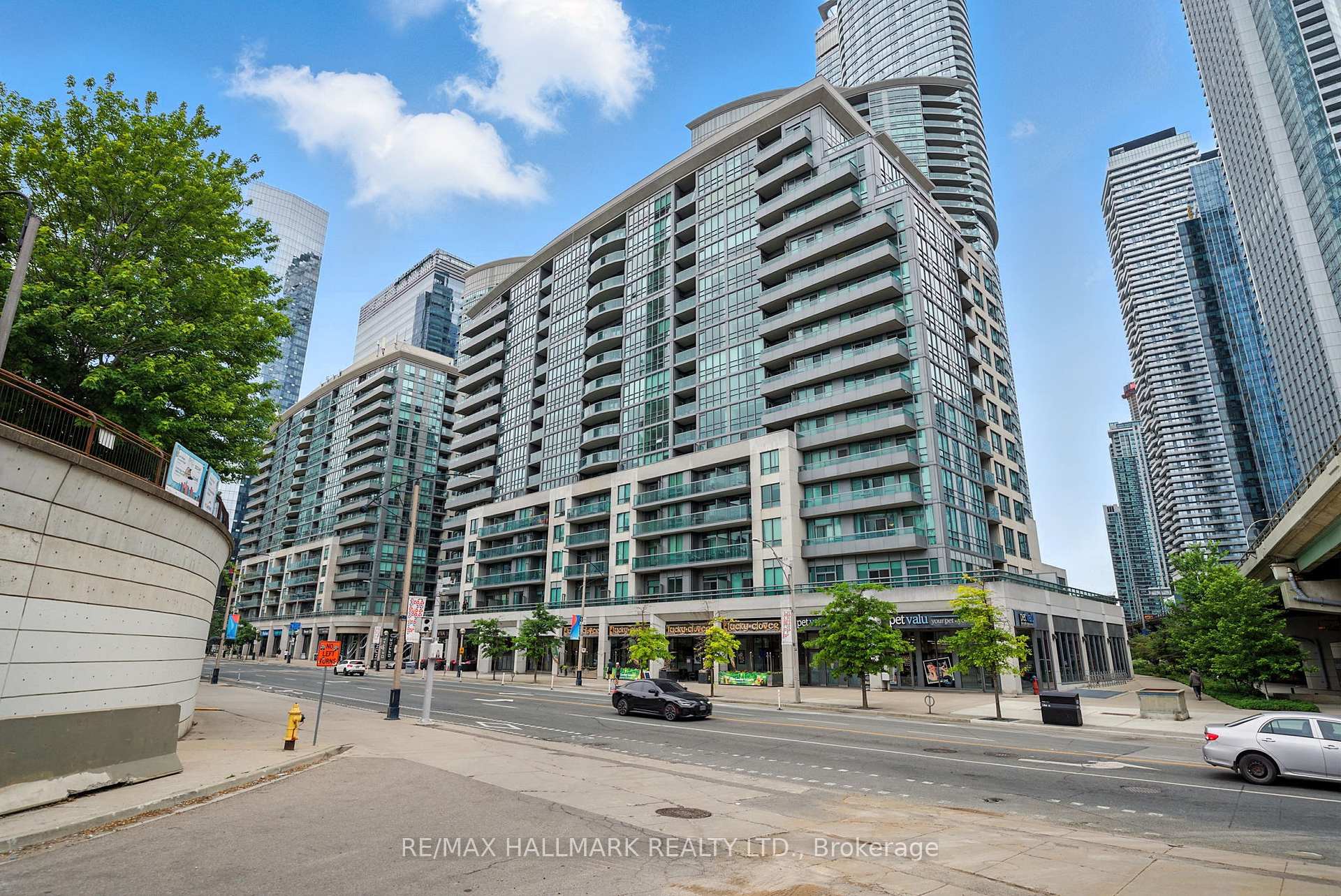 Photo 1 of Unit 301, 25 Lower Simcoe Street, Toronto, Waterfront Communities — HOMEH