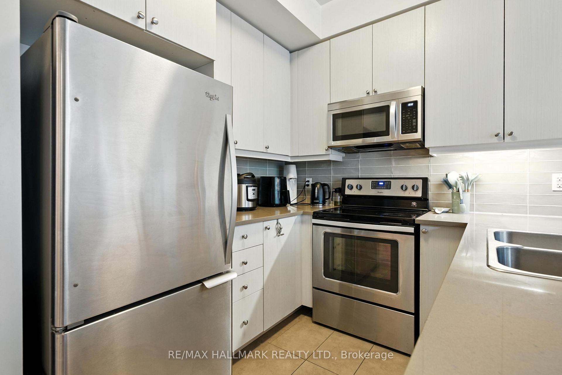 Photo 11 of Unit 301, 25 Lower Simcoe Street, Toronto, Waterfront Communities — HOMEH
