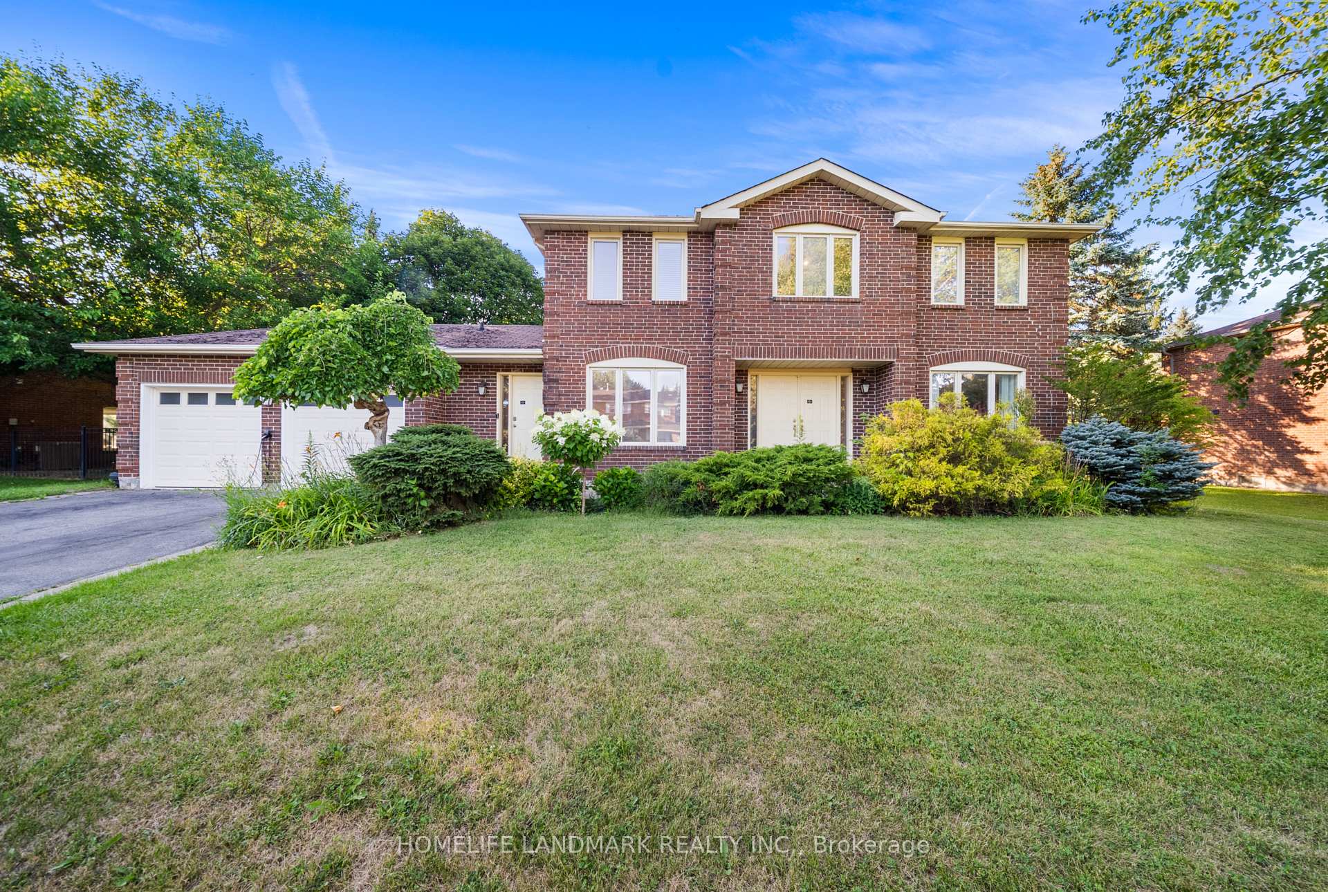 Photo 3 of 148 Burton Grove, King, King City — HOMEH