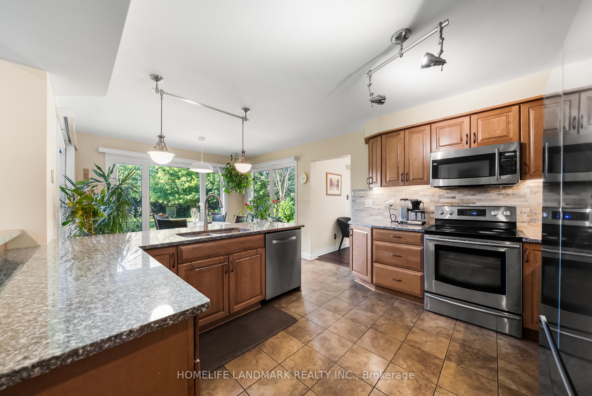 Photo 15 of 148 Burton Grove, King, King City — HOMEH