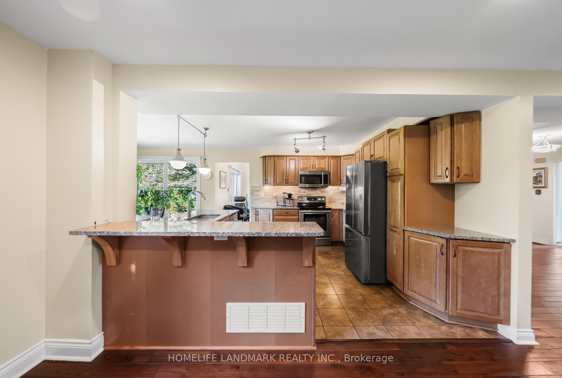 Photo 17 of 148 Burton Grove, King, King City — HOMEH
