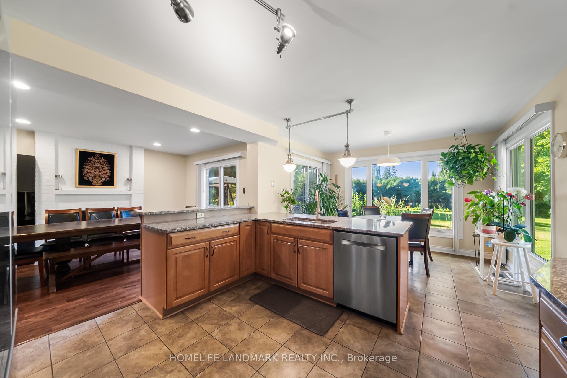 Photo 18 of 148 Burton Grove, King, King City — HOMEH