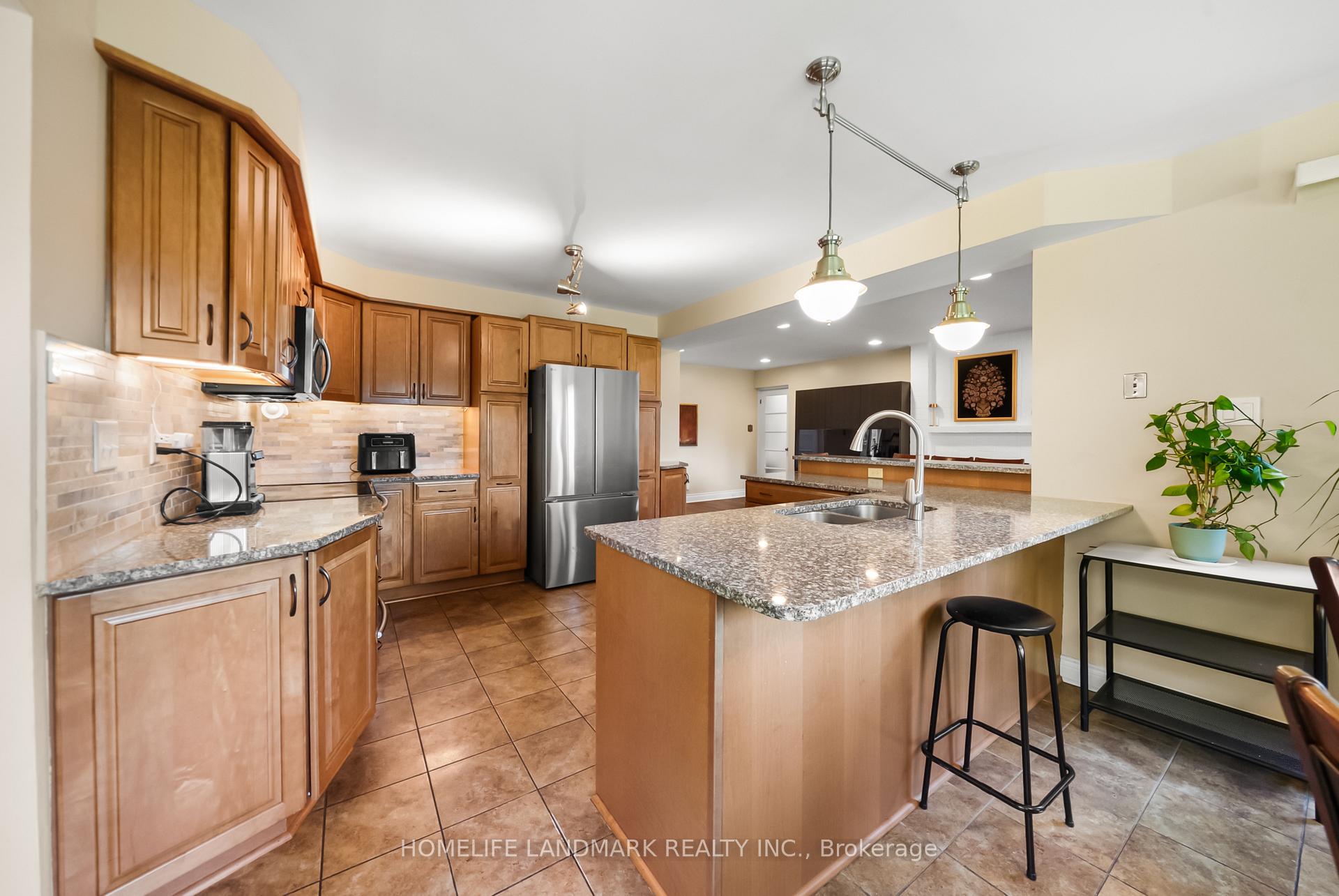 Photo 20 of 148 Burton Grove, King, King City — HOMEH