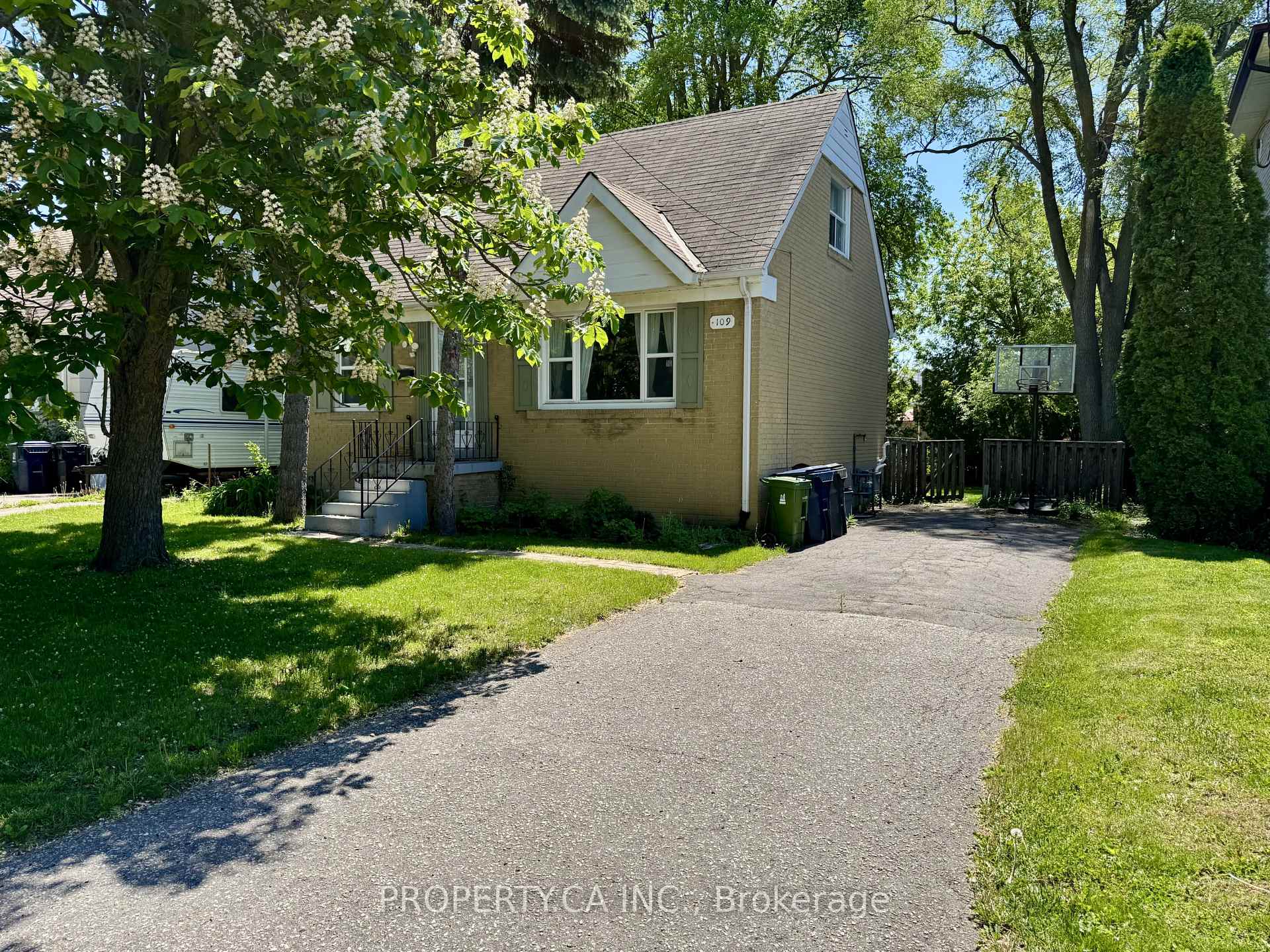 Photo 1 of 109 Pleasant Avenue, North York, Newtonbrook West — HOMEH