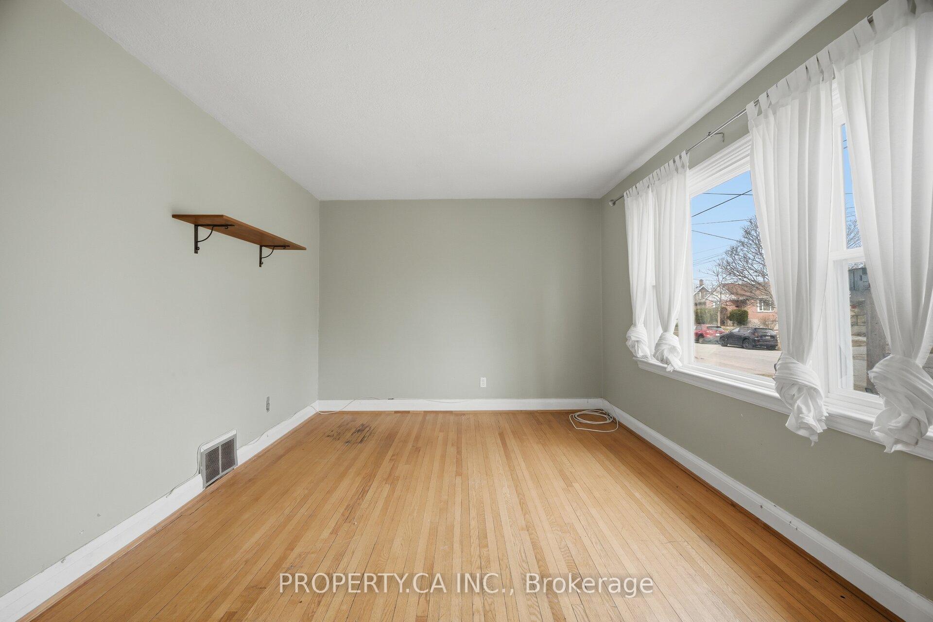 Photo 4 of 109 Pleasant Avenue, North York, Newtonbrook West — HOMEH