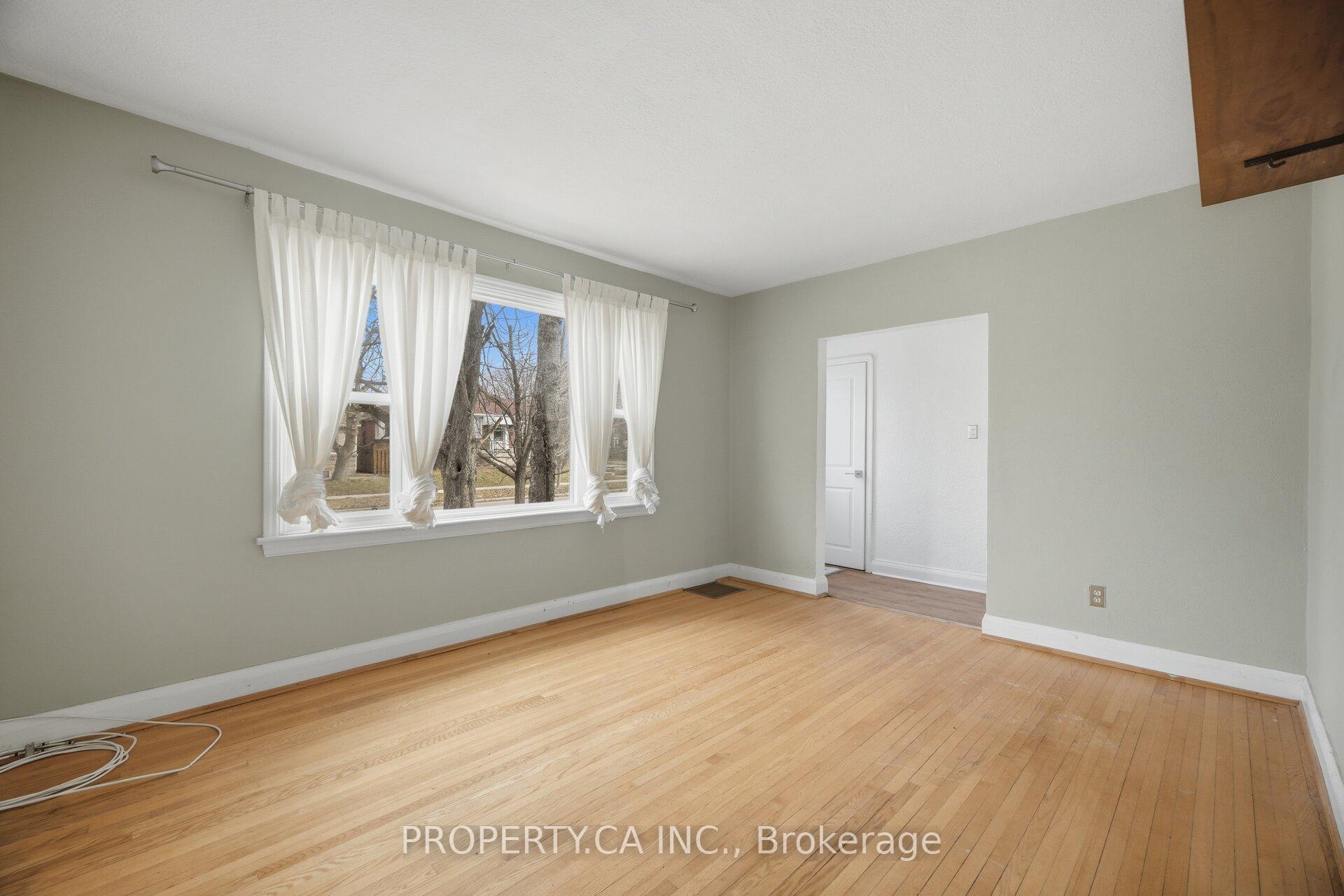 Photo 5 of 109 Pleasant Avenue, North York, Newtonbrook West — HOMEH