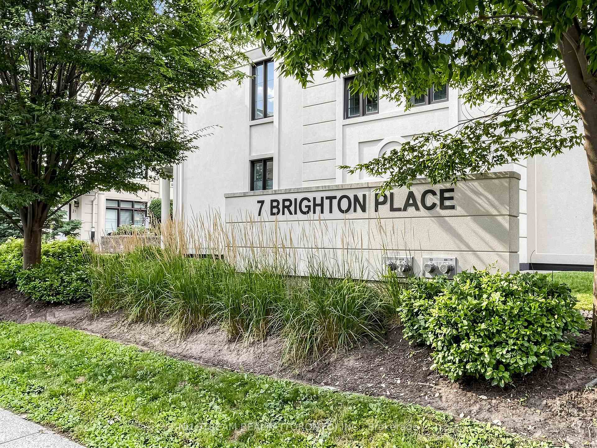 Photo 2 of Unit 5, 7 Brighton Place, Vaughan, Crestwood-Springfarm-Yorkhill — HOMEH