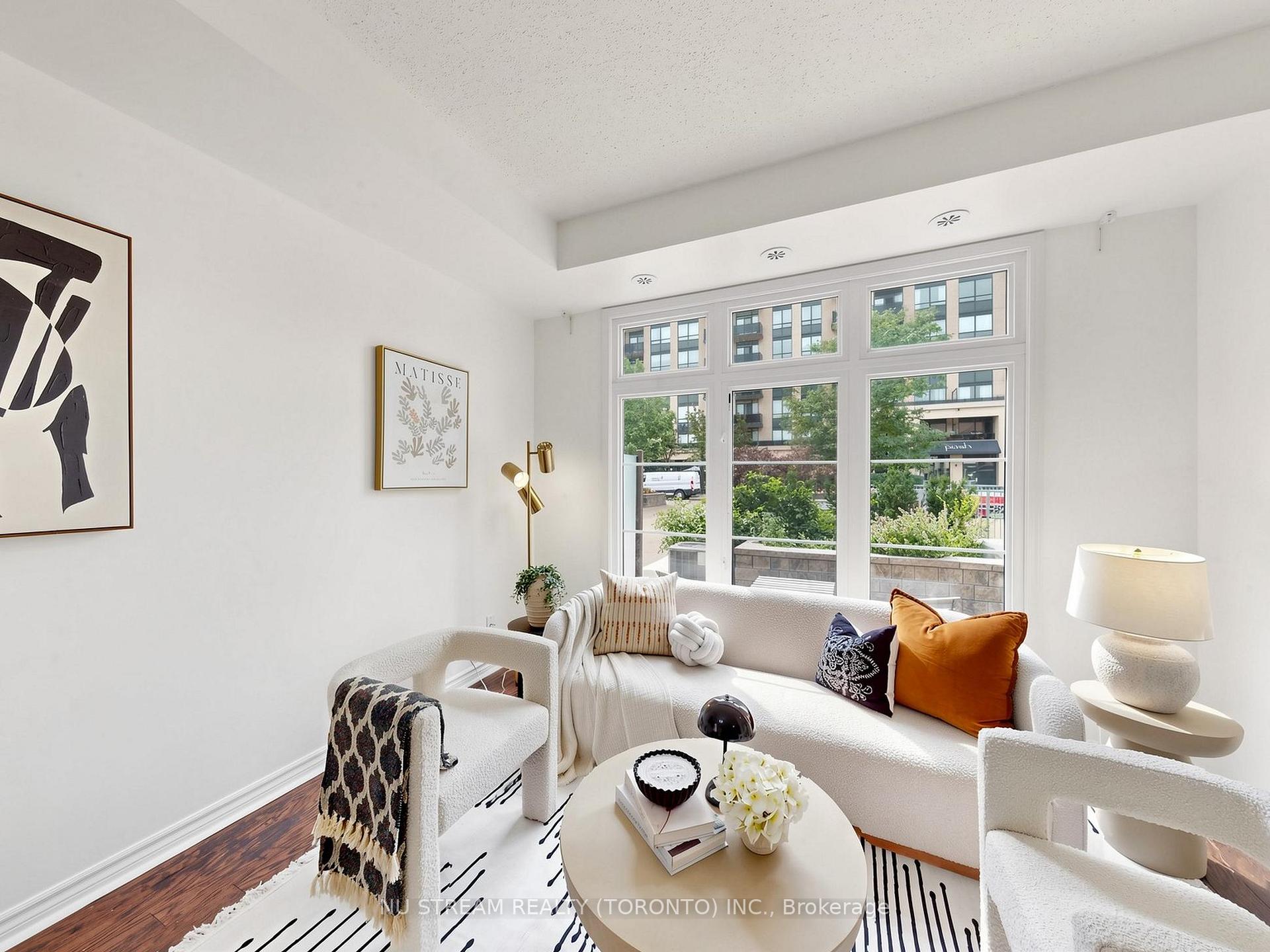 Photo 6 of Unit 5, 7 Brighton Place, Vaughan, Crestwood-Springfarm-Yorkhill — HOMEH