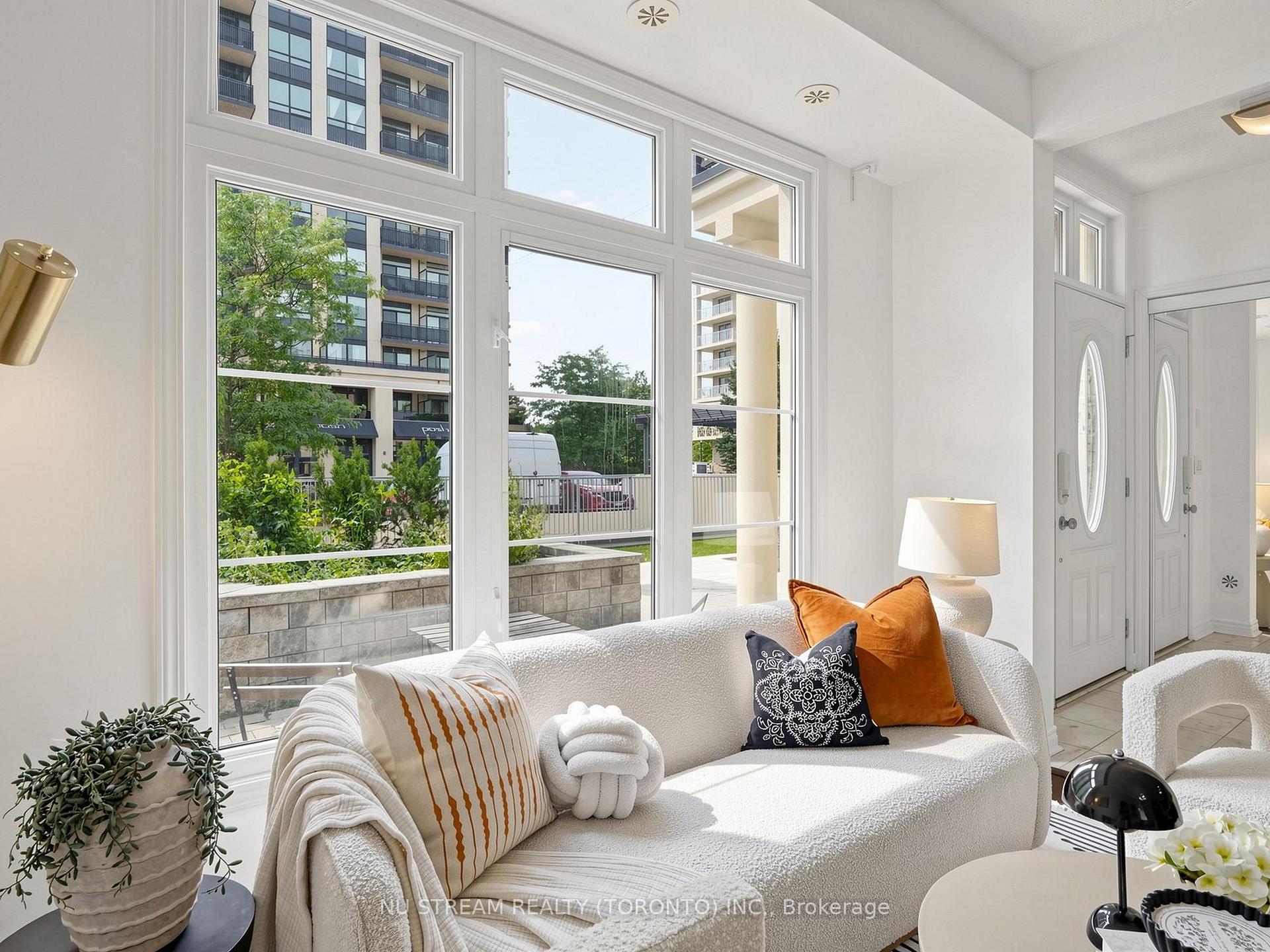 Photo 10 of Unit 5, 7 Brighton Place, Vaughan, Crestwood-Springfarm-Yorkhill — HOMEH
