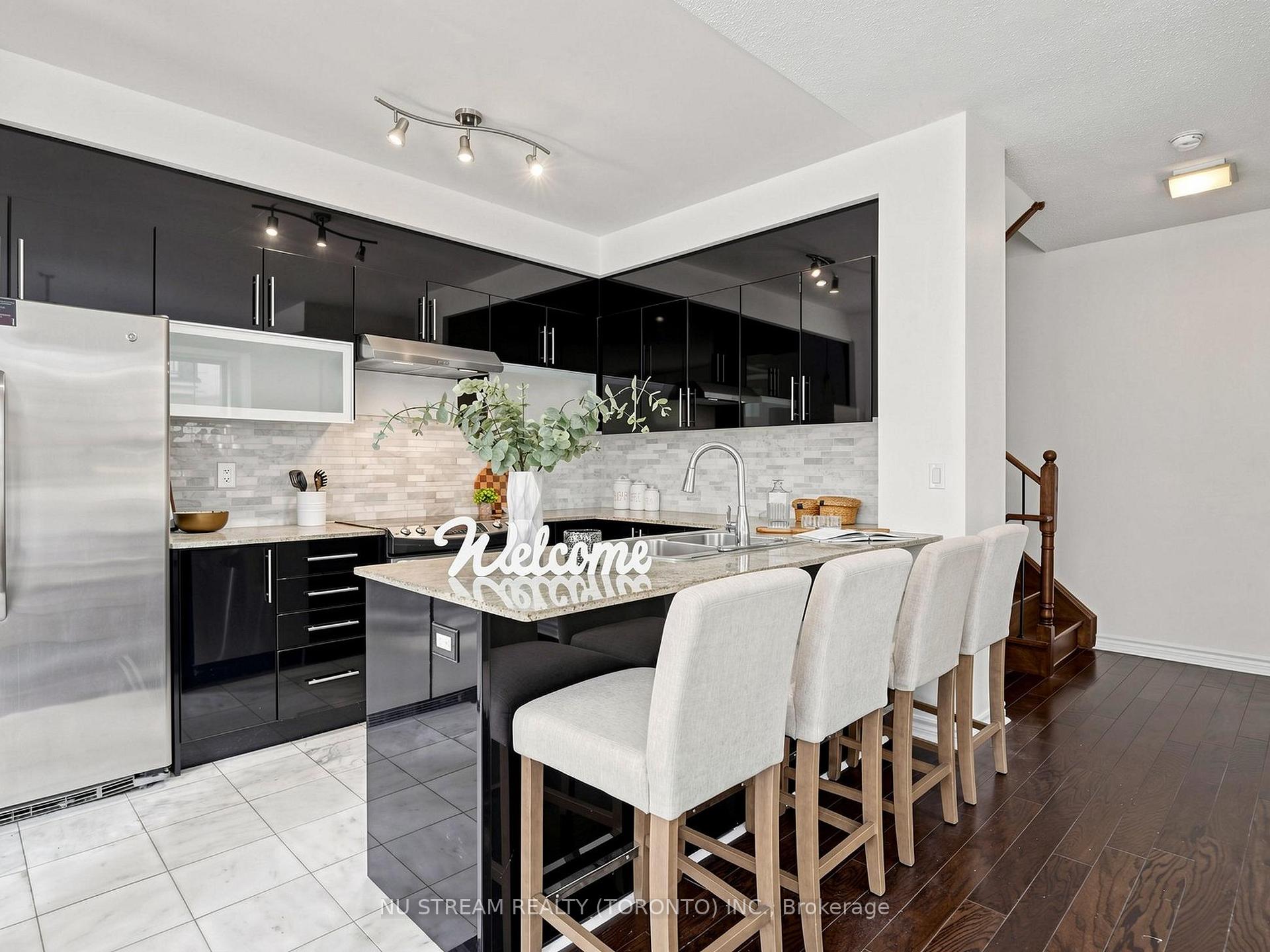 Photo 13 of Unit 5, 7 Brighton Place, Vaughan, Crestwood-Springfarm-Yorkhill — HOMEH