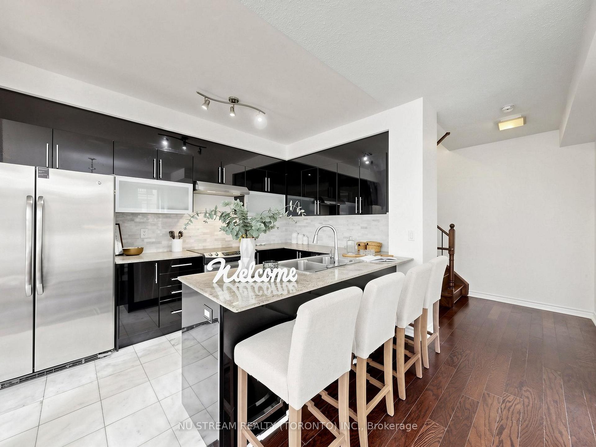 Photo 14 of Unit 5, 7 Brighton Place, Vaughan, Crestwood-Springfarm-Yorkhill — HOMEH