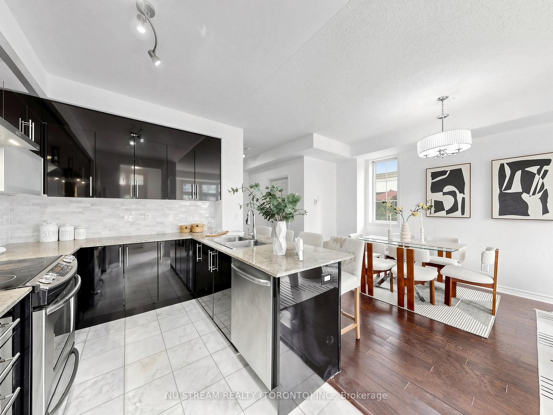 Photo 15 of Unit 5, 7 Brighton Place, Vaughan, Crestwood-Springfarm-Yorkhill — HOMEH