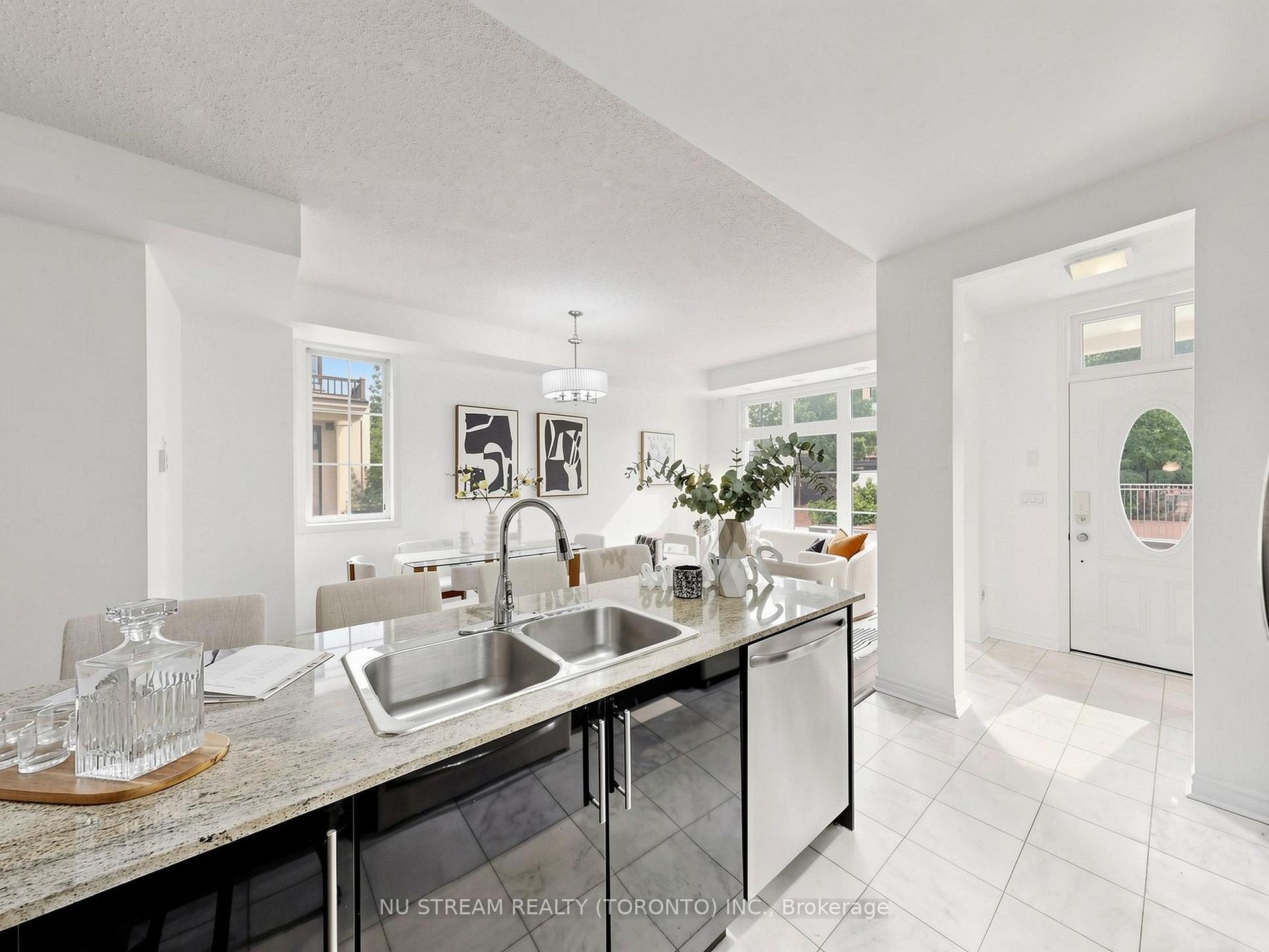 Photo 16 of Unit 5, 7 Brighton Place, Vaughan, Crestwood-Springfarm-Yorkhill — HOMEH