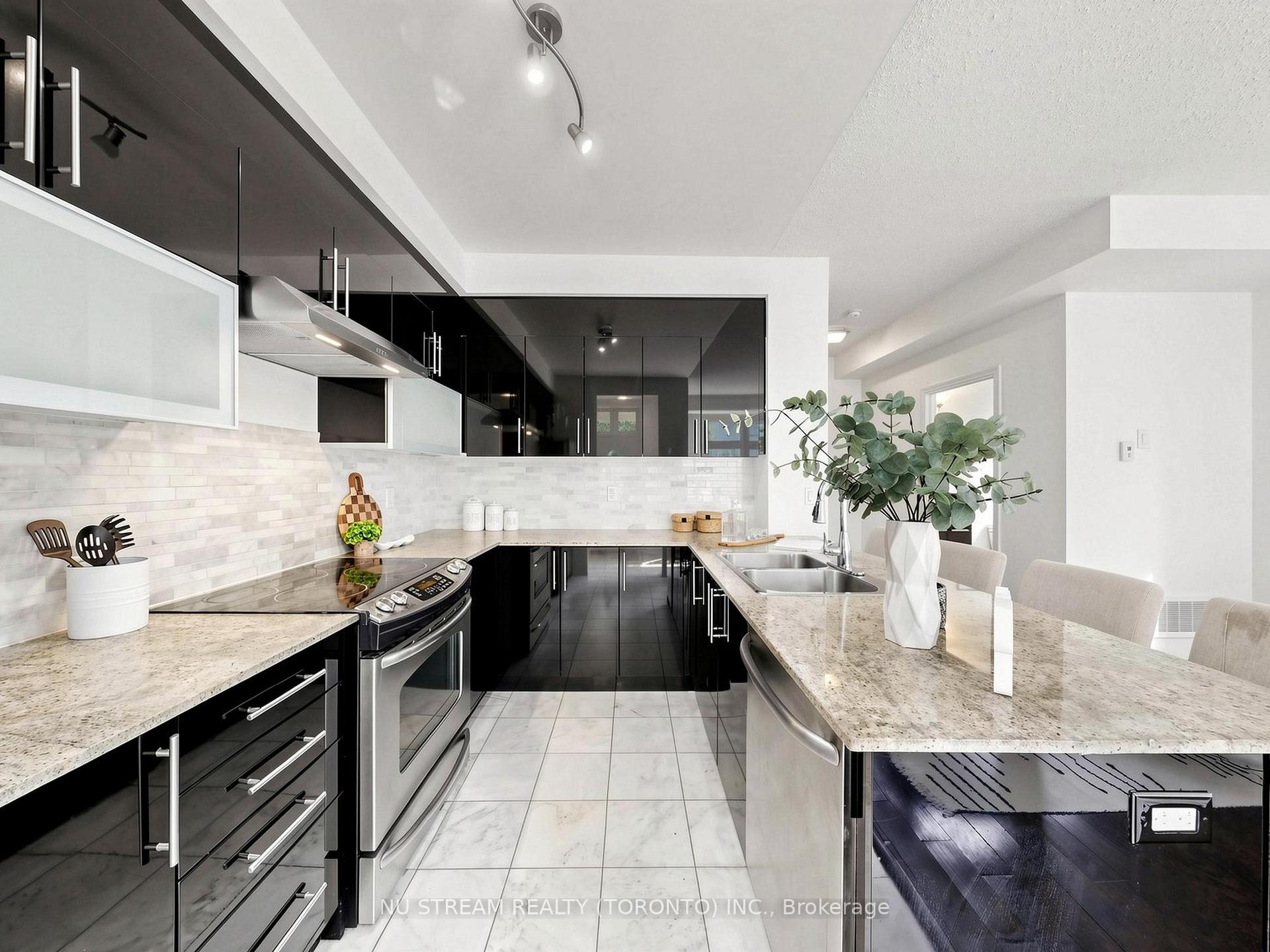 Photo 17 of Unit 5, 7 Brighton Place, Vaughan, Crestwood-Springfarm-Yorkhill — HOMEH