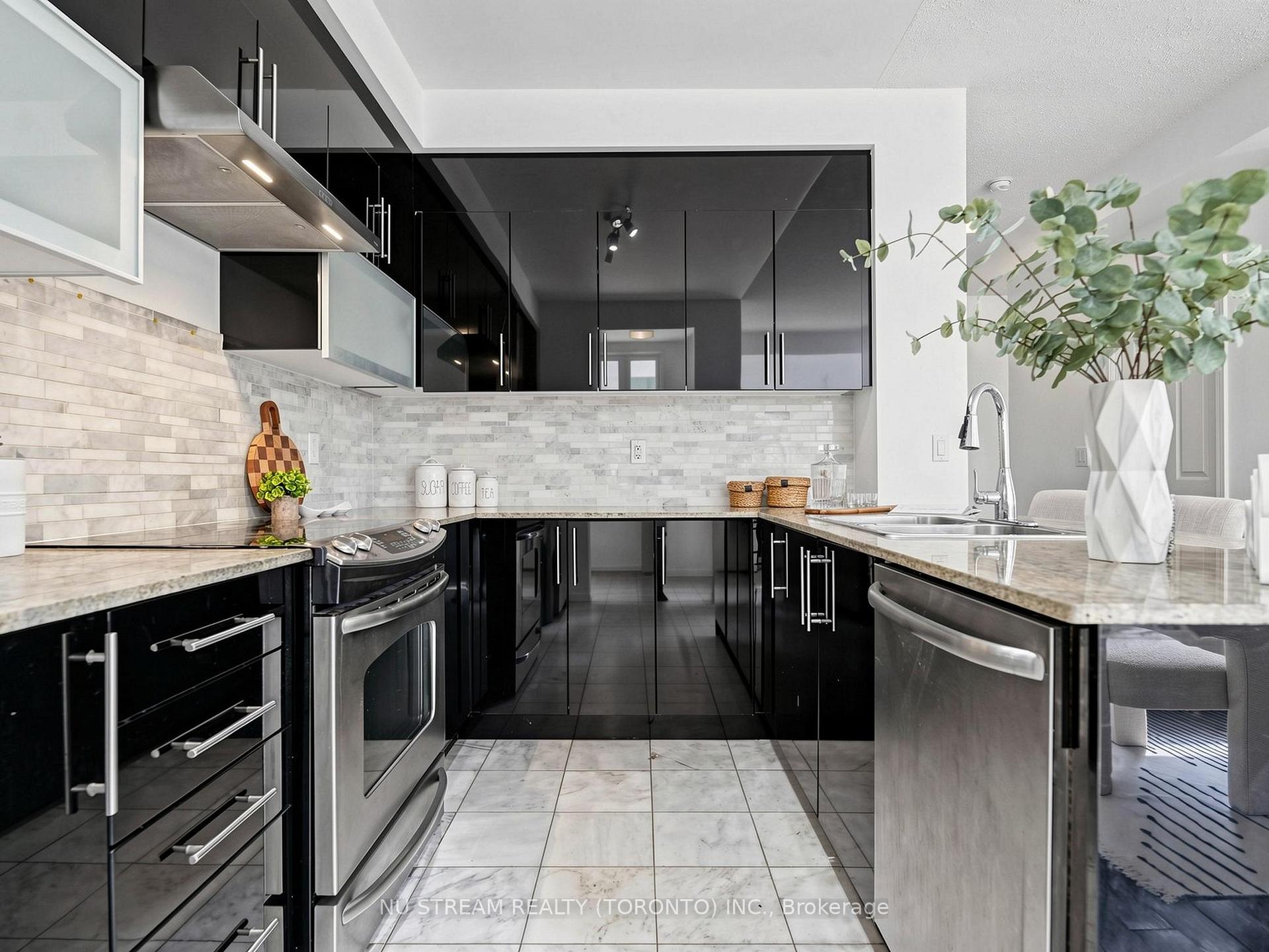 Photo 18 of Unit 5, 7 Brighton Place, Vaughan, Crestwood-Springfarm-Yorkhill — HOMEH