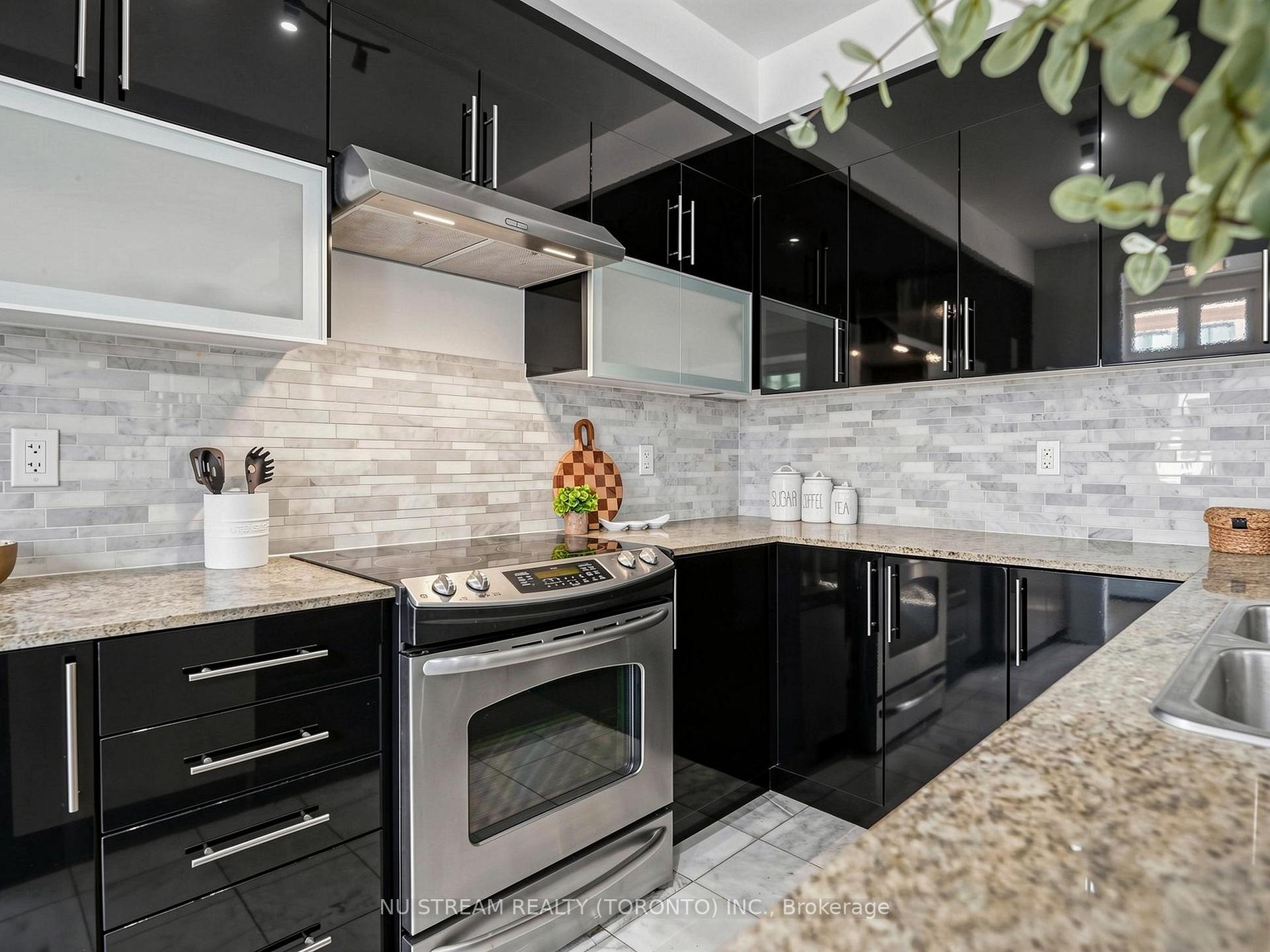 Photo 19 of Unit 5, 7 Brighton Place, Vaughan, Crestwood-Springfarm-Yorkhill — HOMEH
