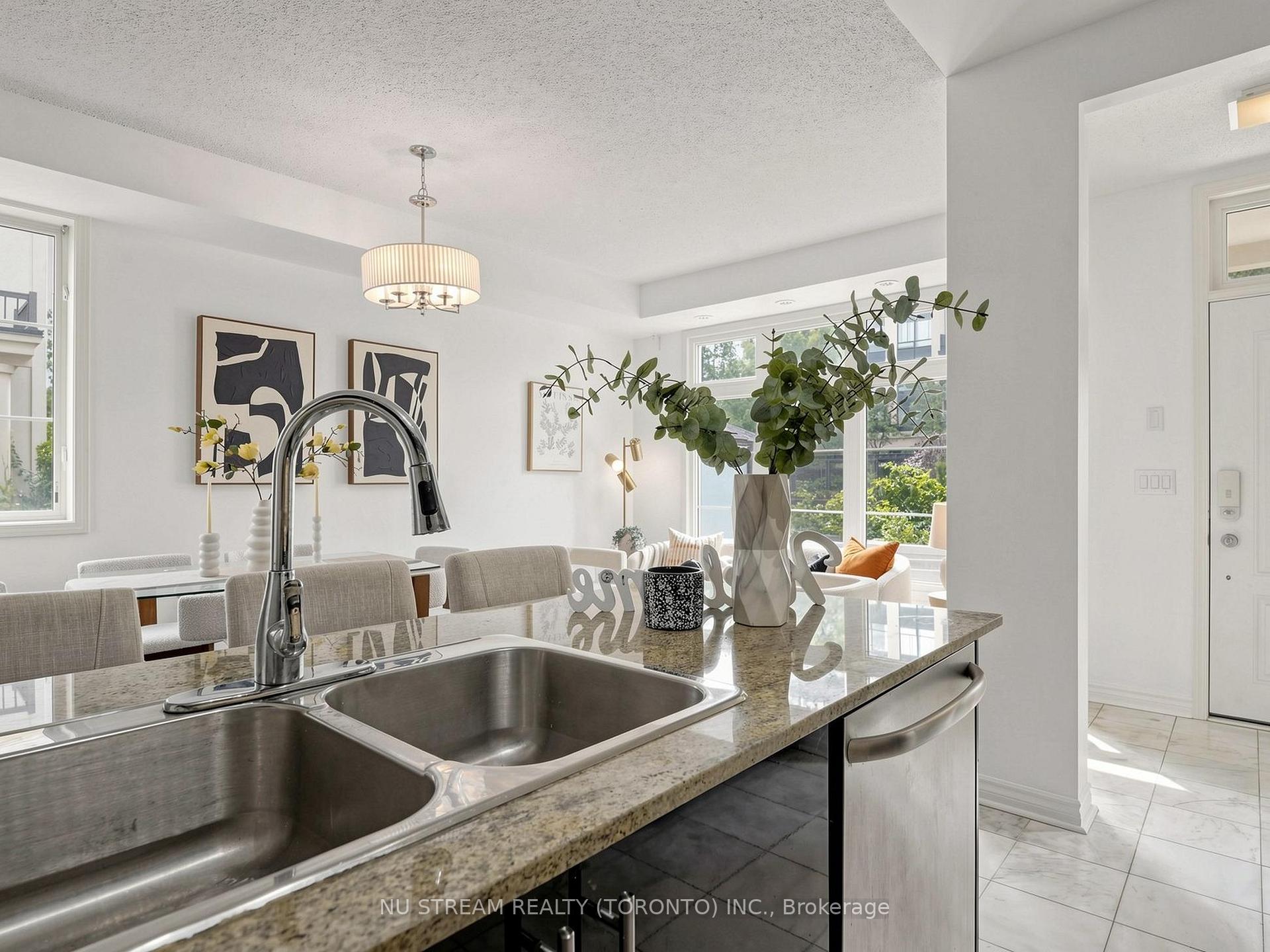 Photo 20 of Unit 5, 7 Brighton Place, Vaughan, Crestwood-Springfarm-Yorkhill — HOMEH