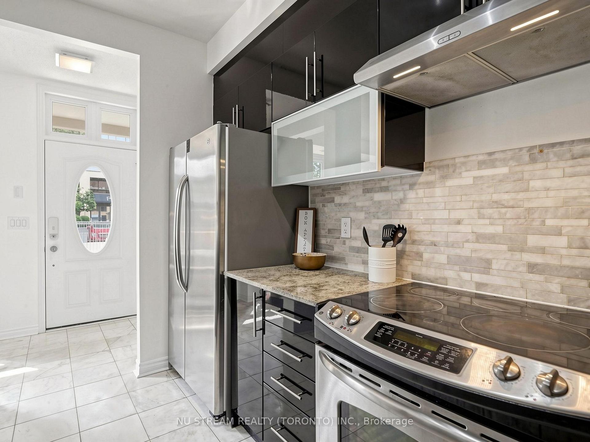 Photo 21 of Unit 5, 7 Brighton Place, Vaughan, Crestwood-Springfarm-Yorkhill — HOMEH
