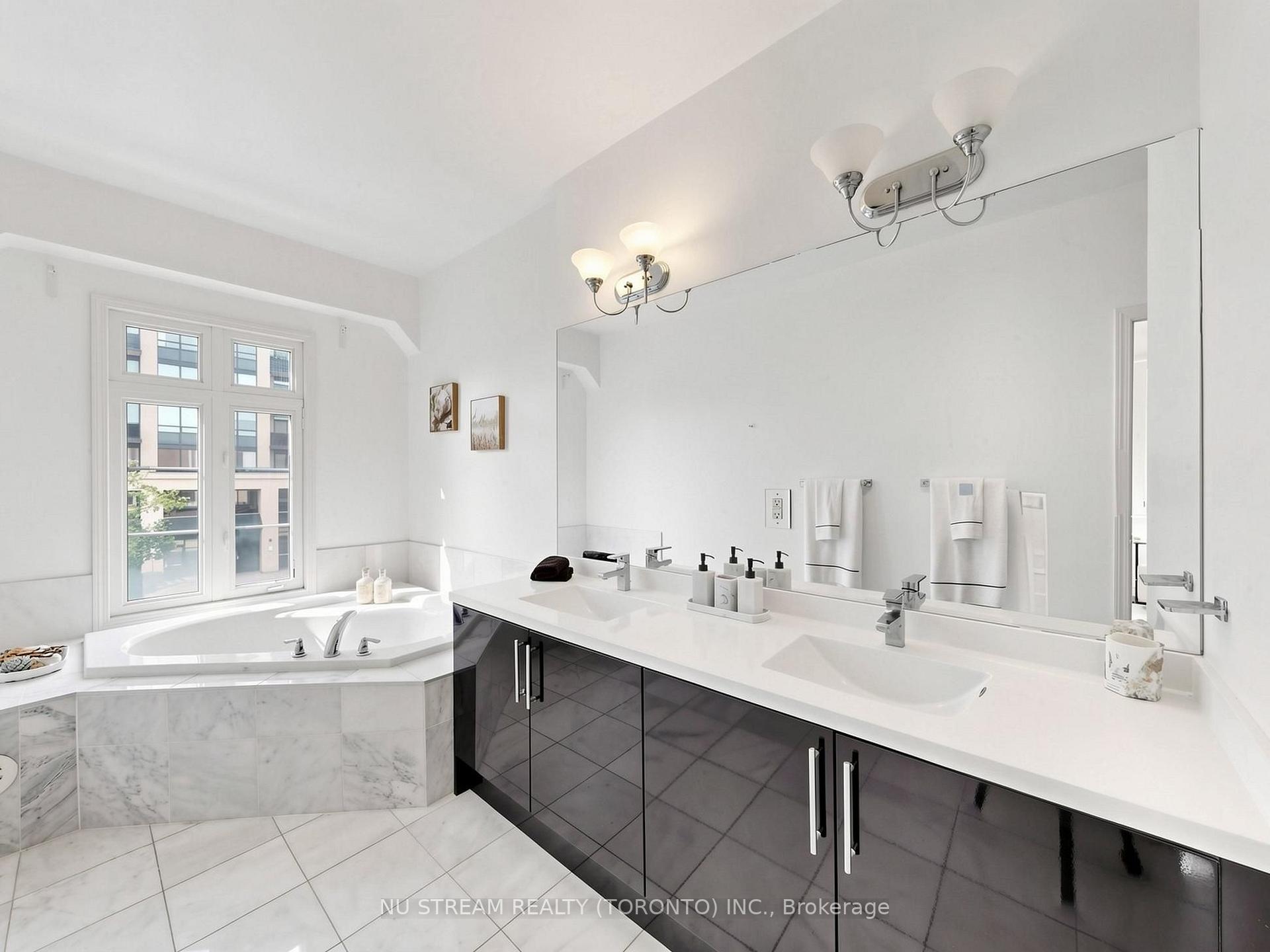 Photo 42 of Unit 5, 7 Brighton Place, Vaughan, Crestwood-Springfarm-Yorkhill — HOMEH