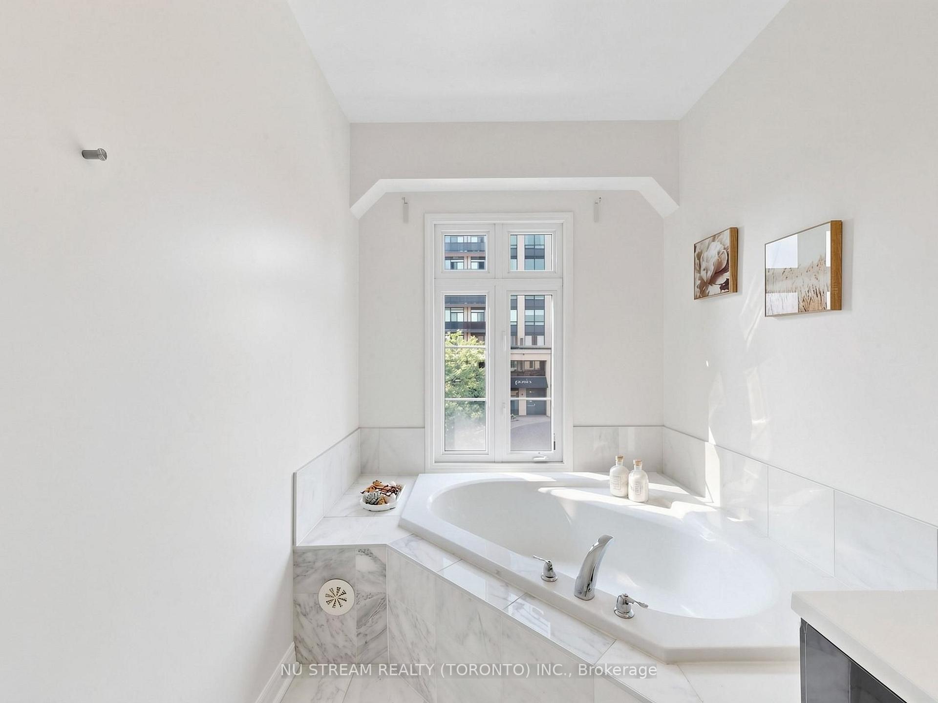 Photo 43 of Unit 5, 7 Brighton Place, Vaughan, Crestwood-Springfarm-Yorkhill — HOMEH