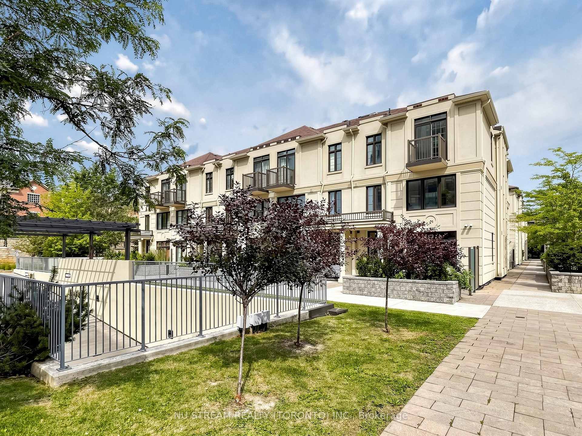 Photo 48 of Unit 5, 7 Brighton Place, Vaughan, Crestwood-Springfarm-Yorkhill — HOMEH
