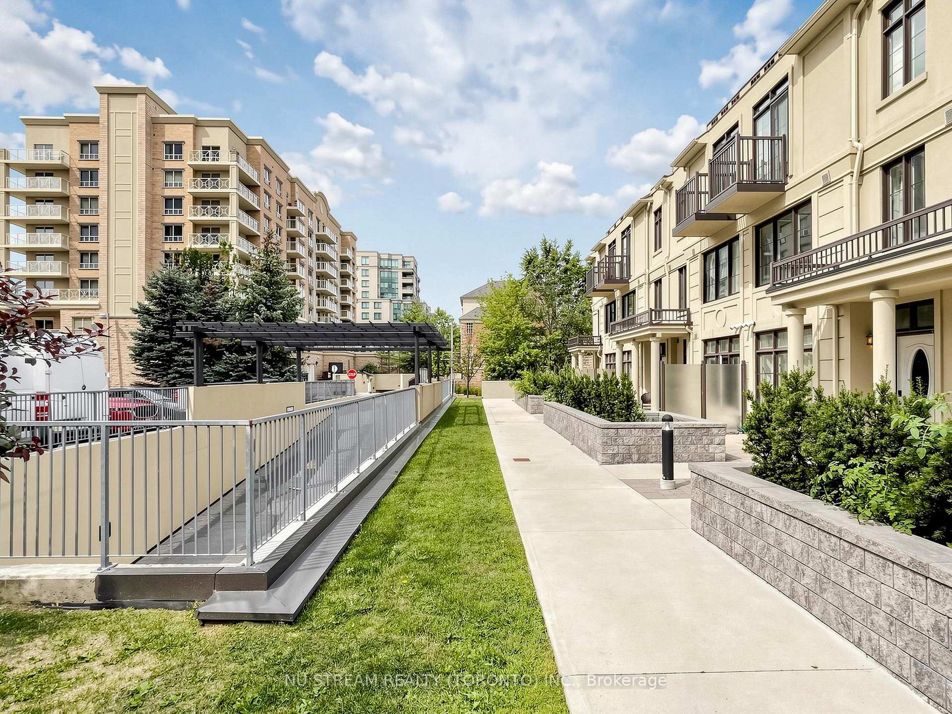 Photo 49 of Unit 5, 7 Brighton Place, Vaughan, Crestwood-Springfarm-Yorkhill — HOMEH