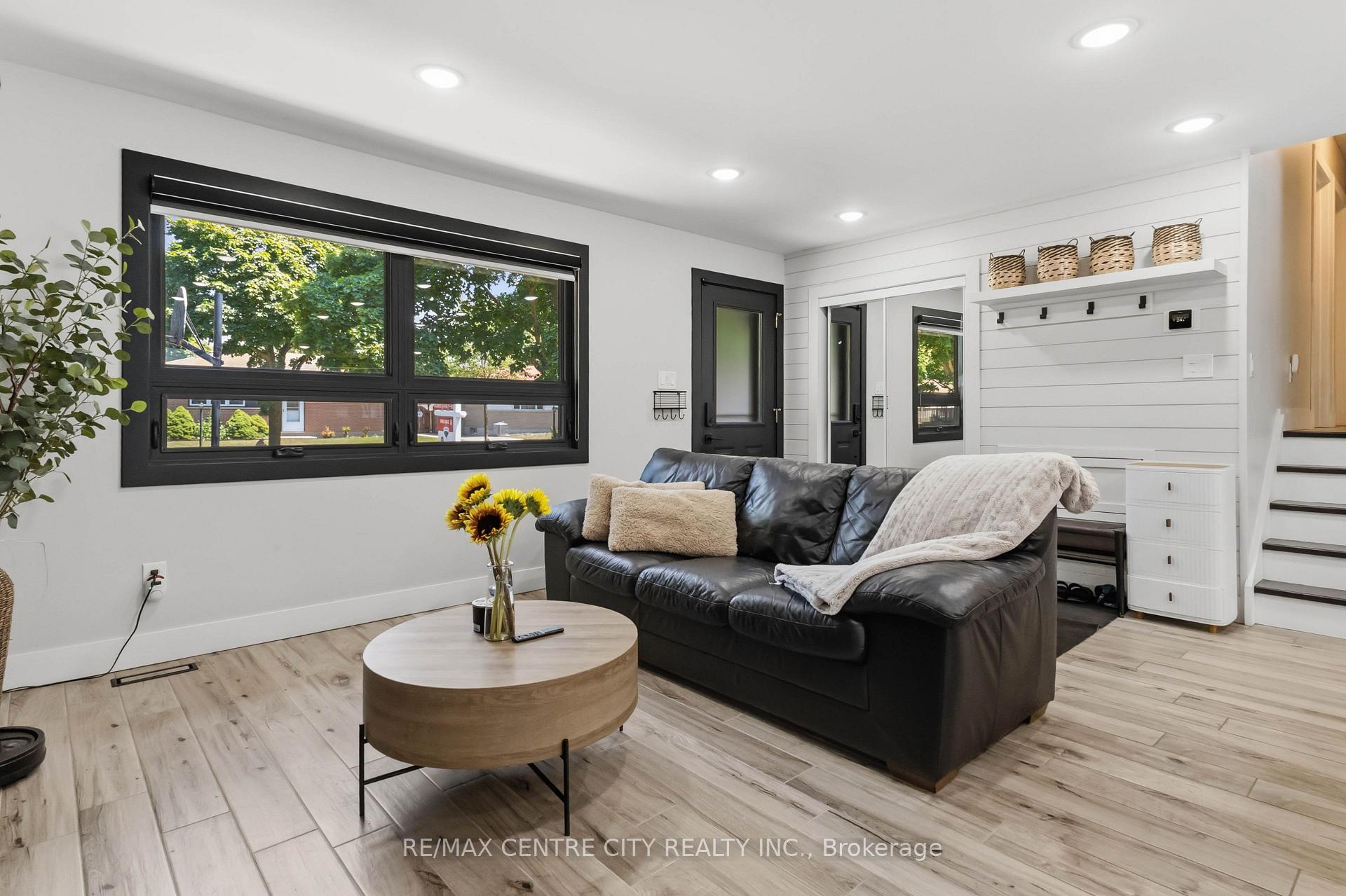 Photo 7 of 1082 Chippewa Drive, London, East D — HOMEH