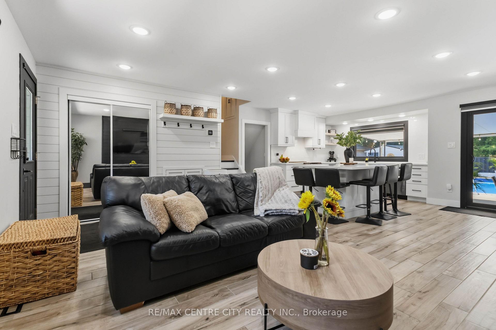 Photo 9 of 1082 Chippewa Drive, London, East D — HOMEH