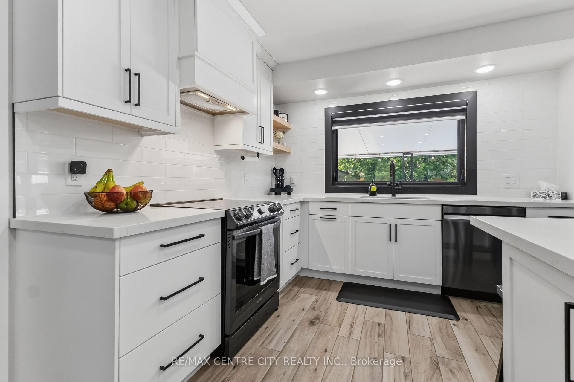Photo 14 of 1082 Chippewa Drive, London, East D — HOMEH