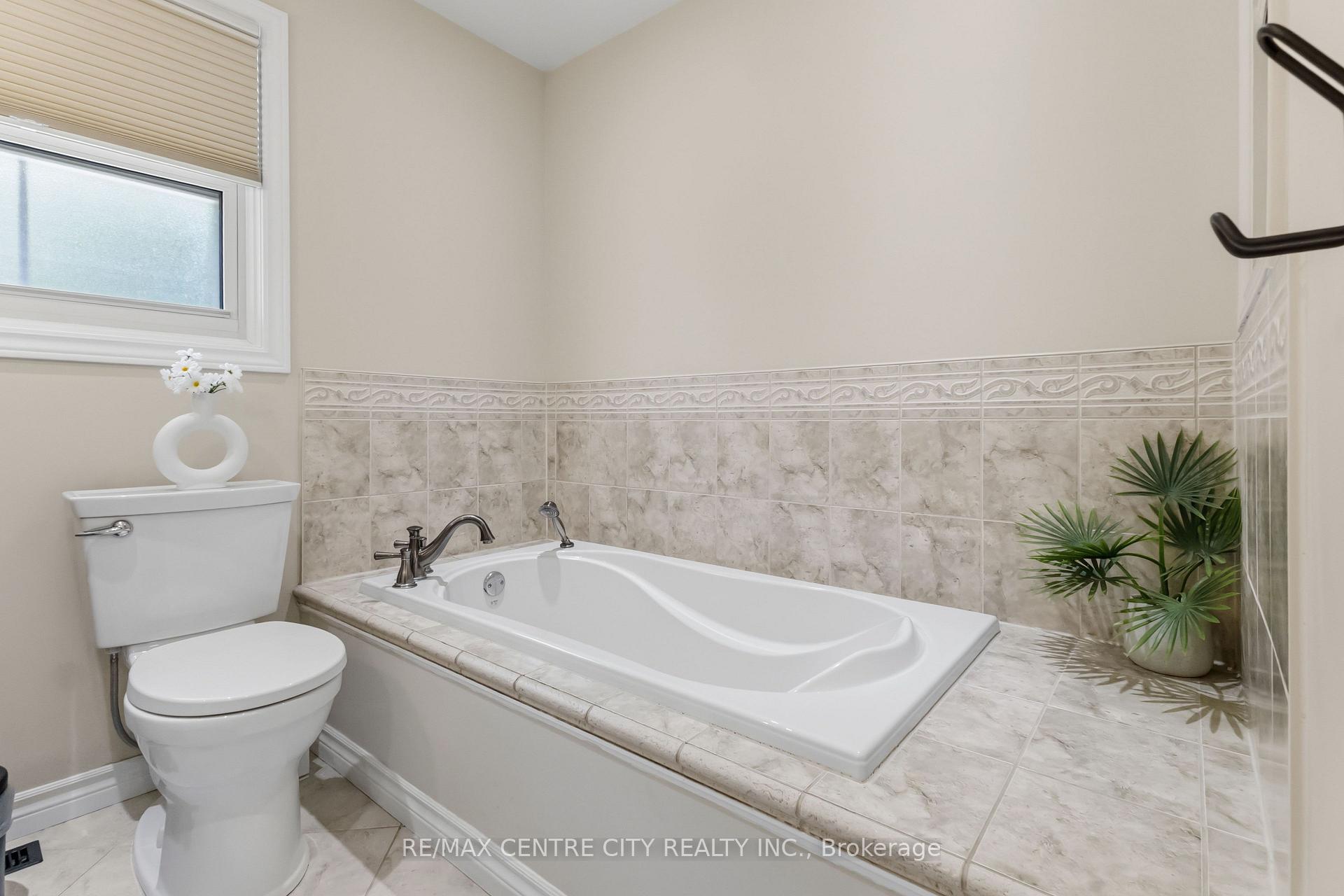 Photo 25 of 1082 Chippewa Drive, London, East D — HOMEH