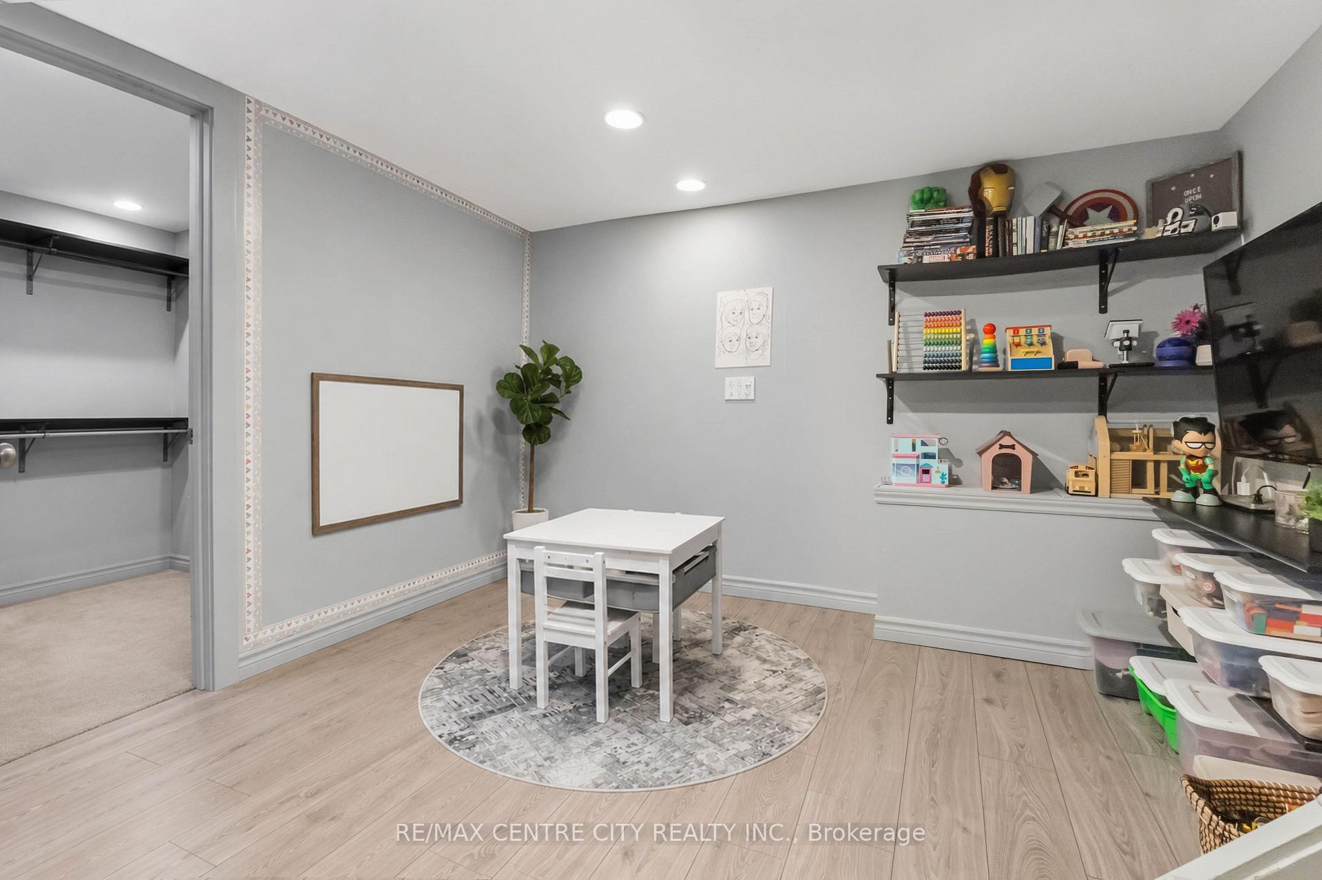 Photo 30 of 1082 Chippewa Drive, London, East D — HOMEH