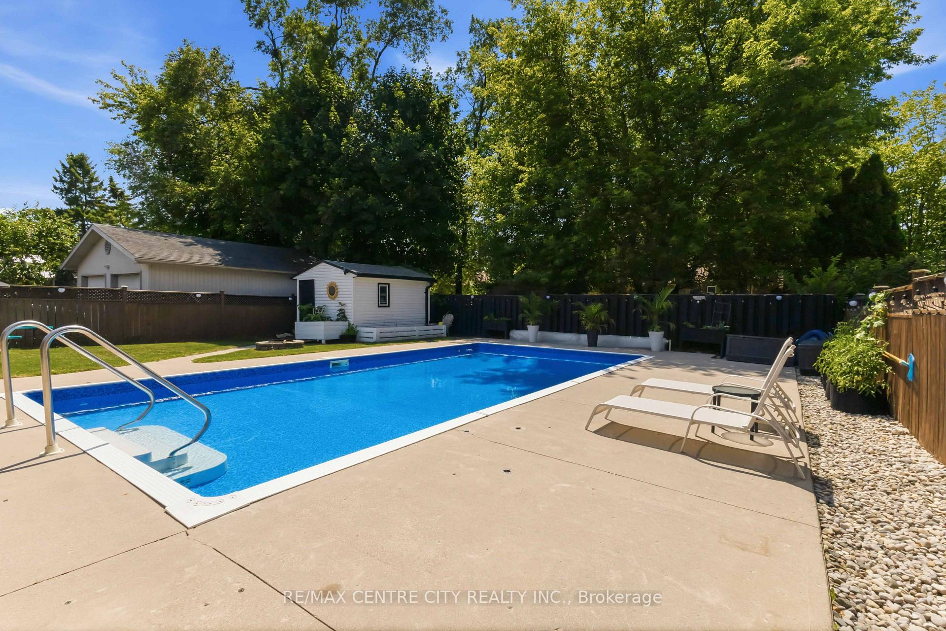 Photo 35 of 1082 Chippewa Drive, London, East D — HOMEH