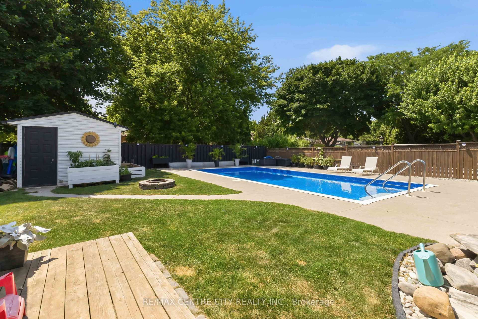 Photo 37 of 1082 Chippewa Drive, London, East D — HOMEH