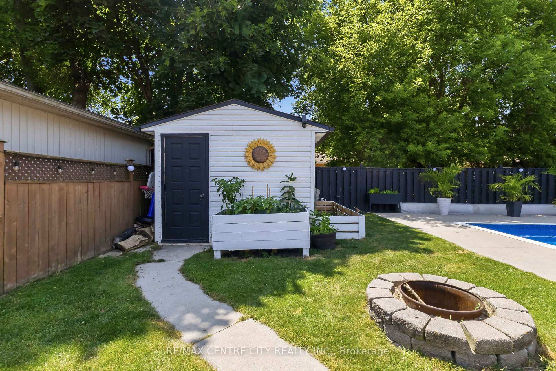 Photo 38 of 1082 Chippewa Drive, London, East D — HOMEH